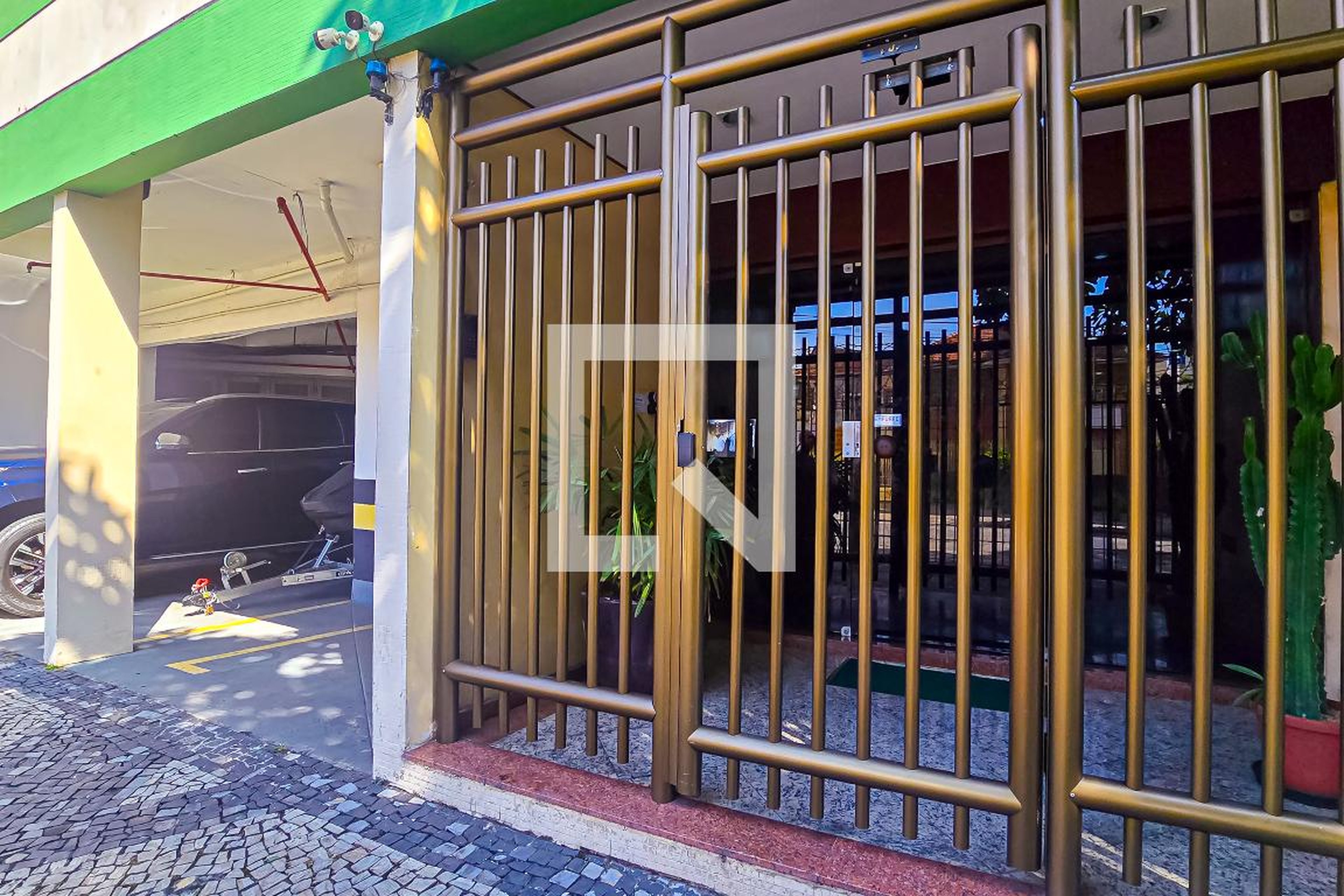 Hall de entrada Condomínio em Rua Cachambi, 147