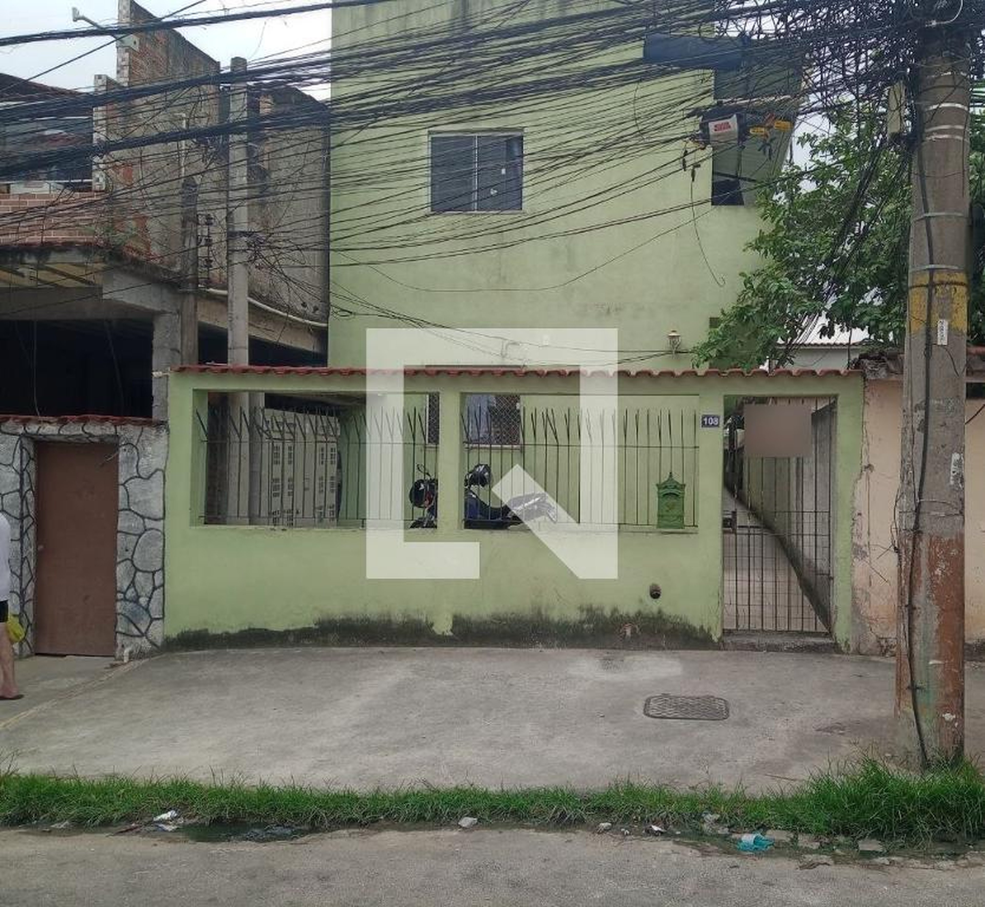 Fachada Condomínio em Rua Capitão Macieira, 108
