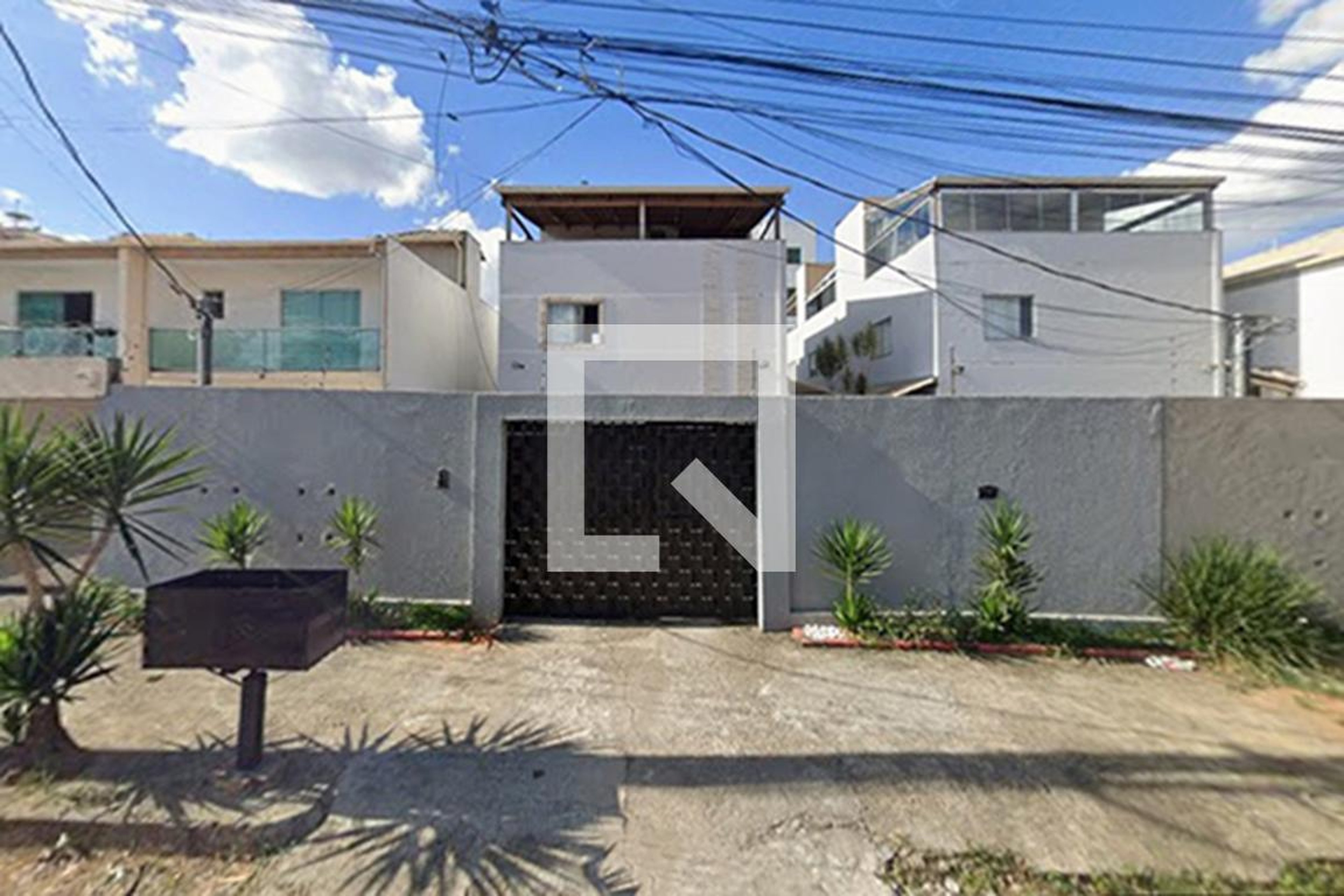 Fachada Condomínio em Rua Ágata, 121