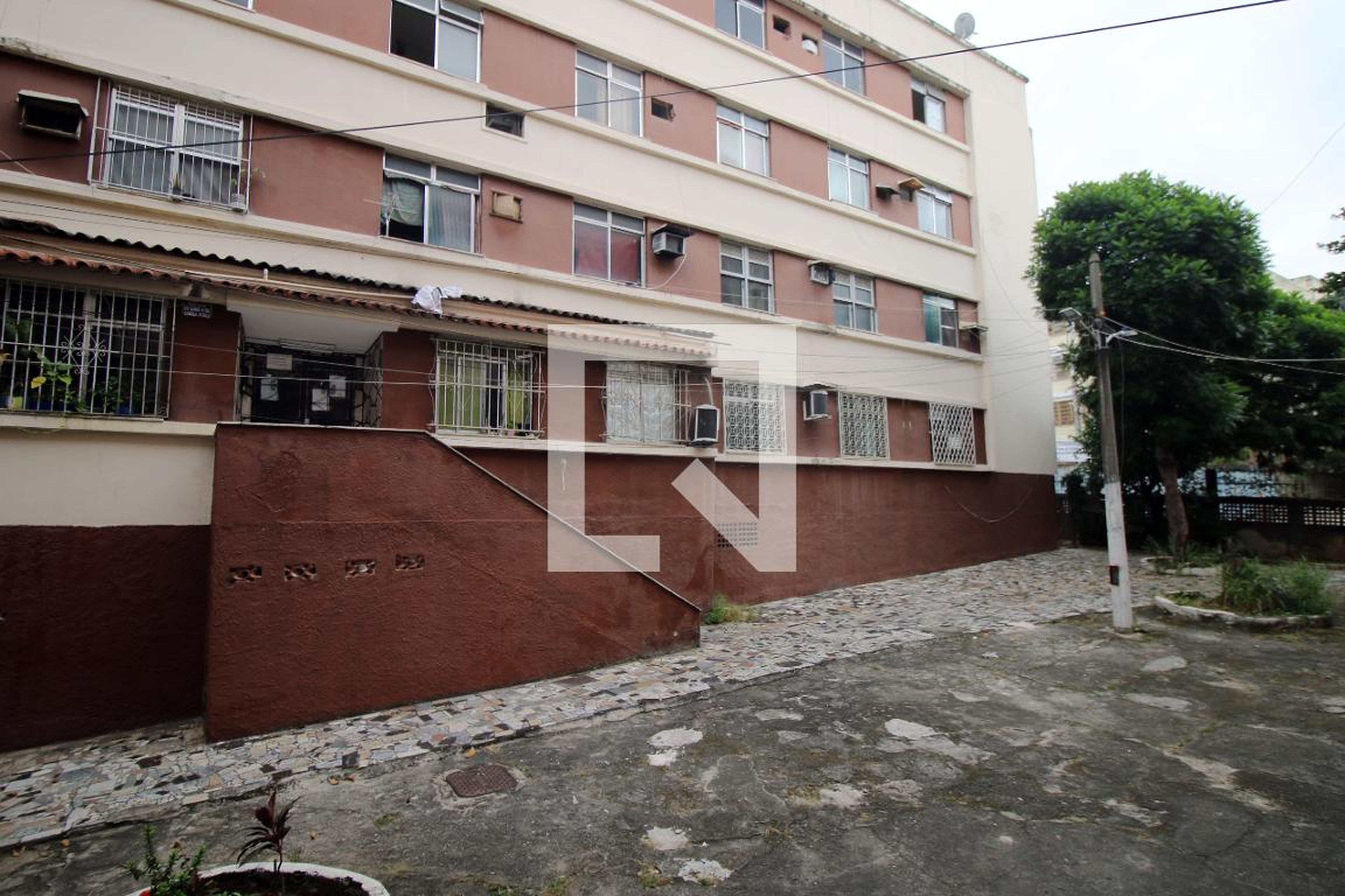 Fachada do Prédio Condomínio em Rua Ministro Pinto da Luz, 75