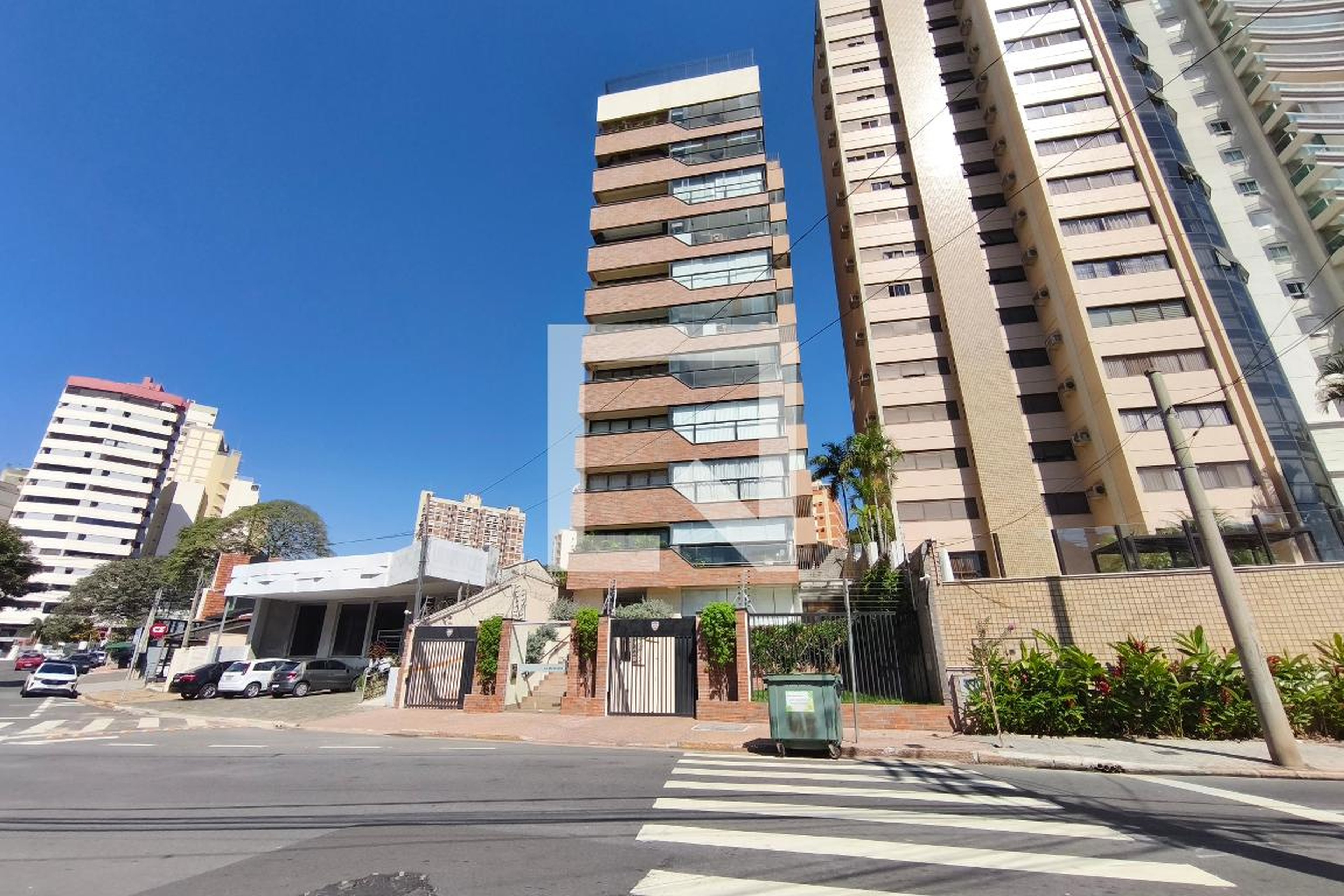 Fachada do Condomínio Edifício Maria Sarah