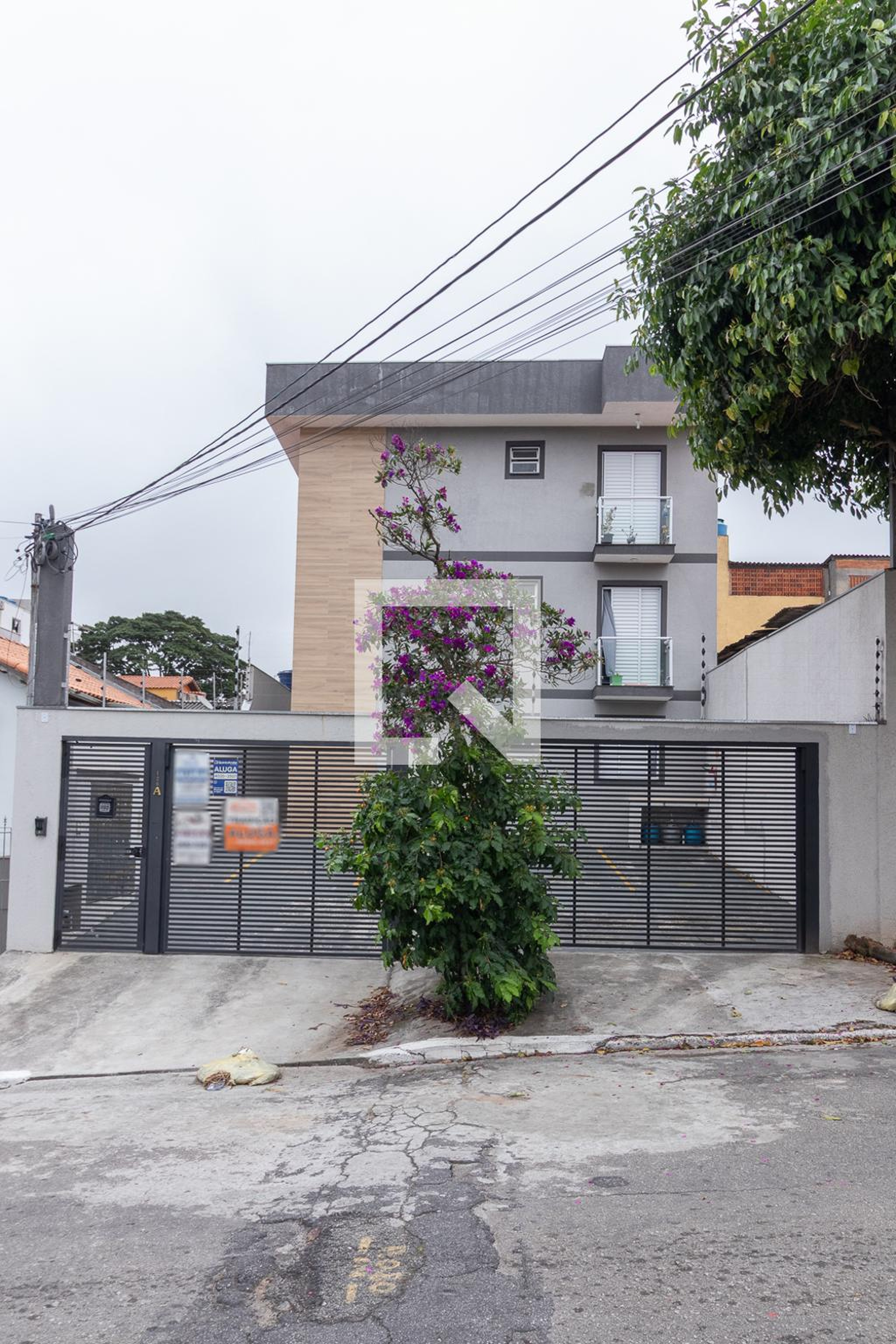 Fachada Condomínio em Rua Juciri, 126a