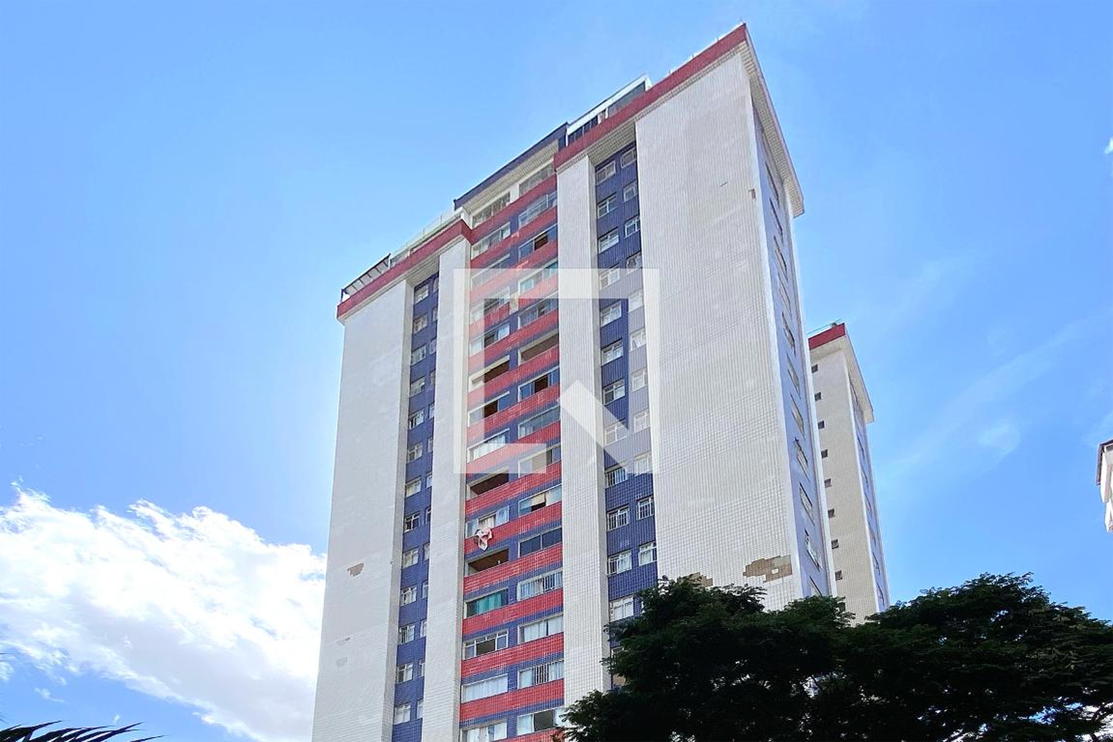 Fachada Condomínio em Rua Carlos Turner, 291