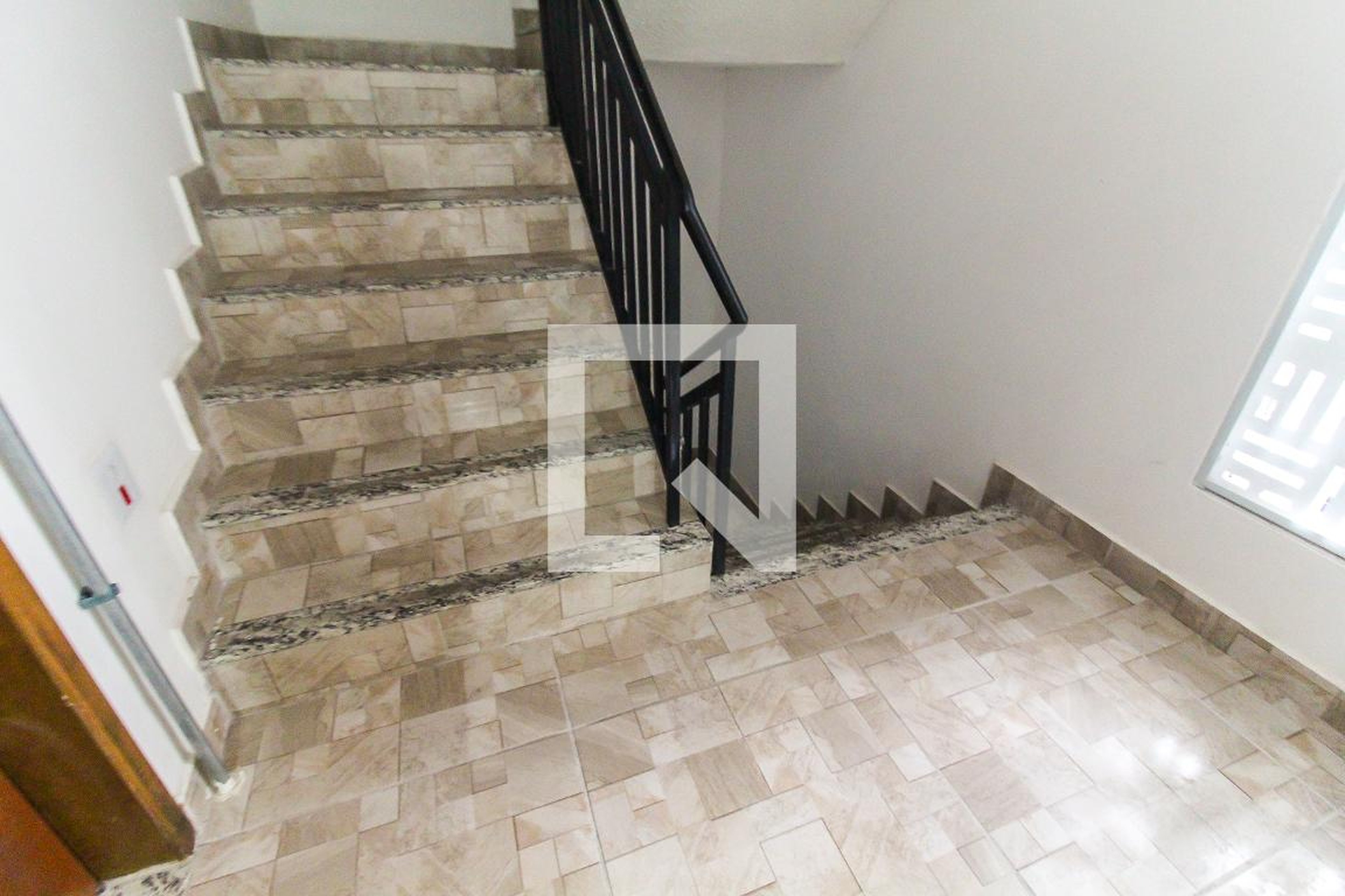 Hall Condomínio em Rua Correia Ribeiro, 162