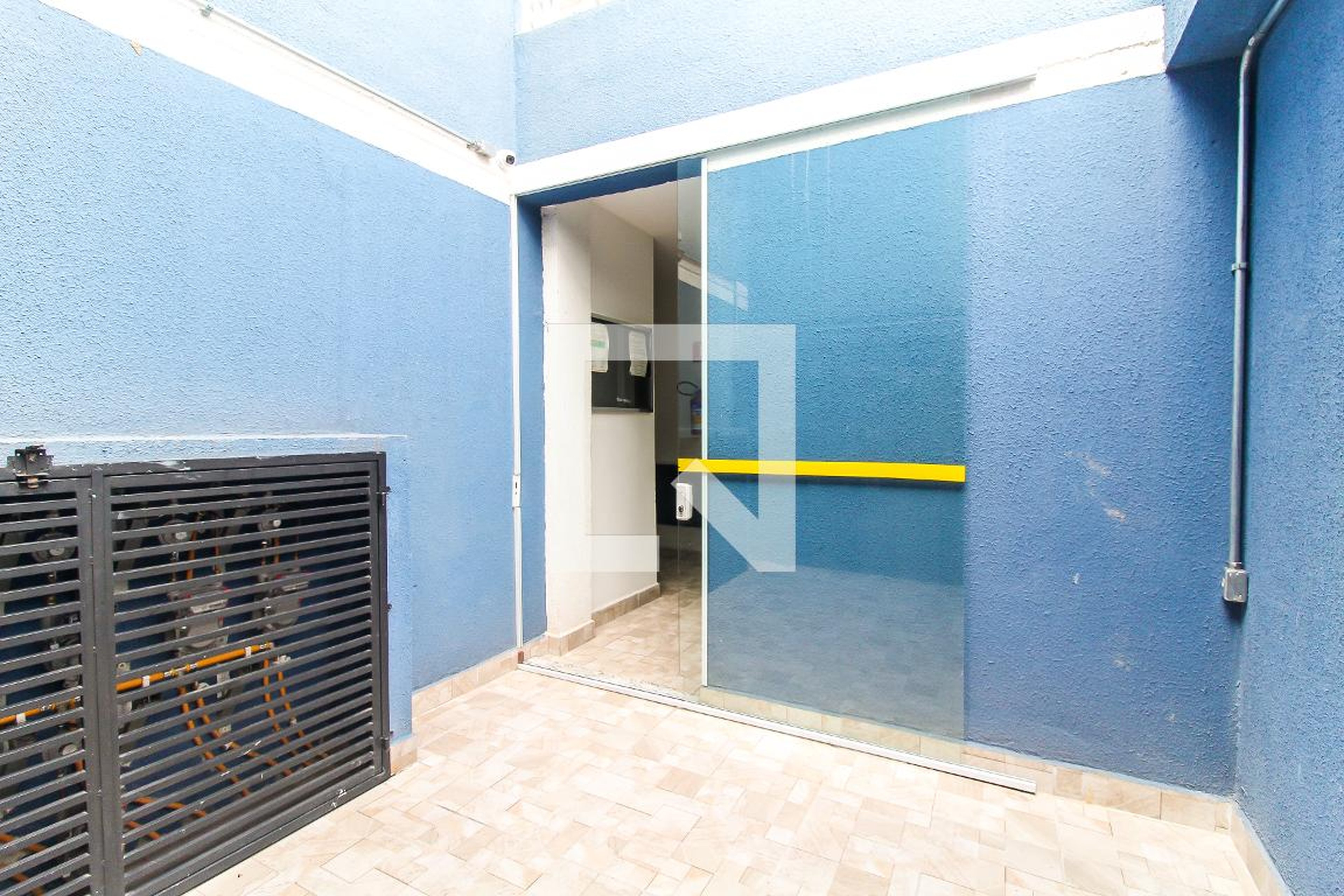 Entrada Condomínio em Rua Correia Ribeiro, 162