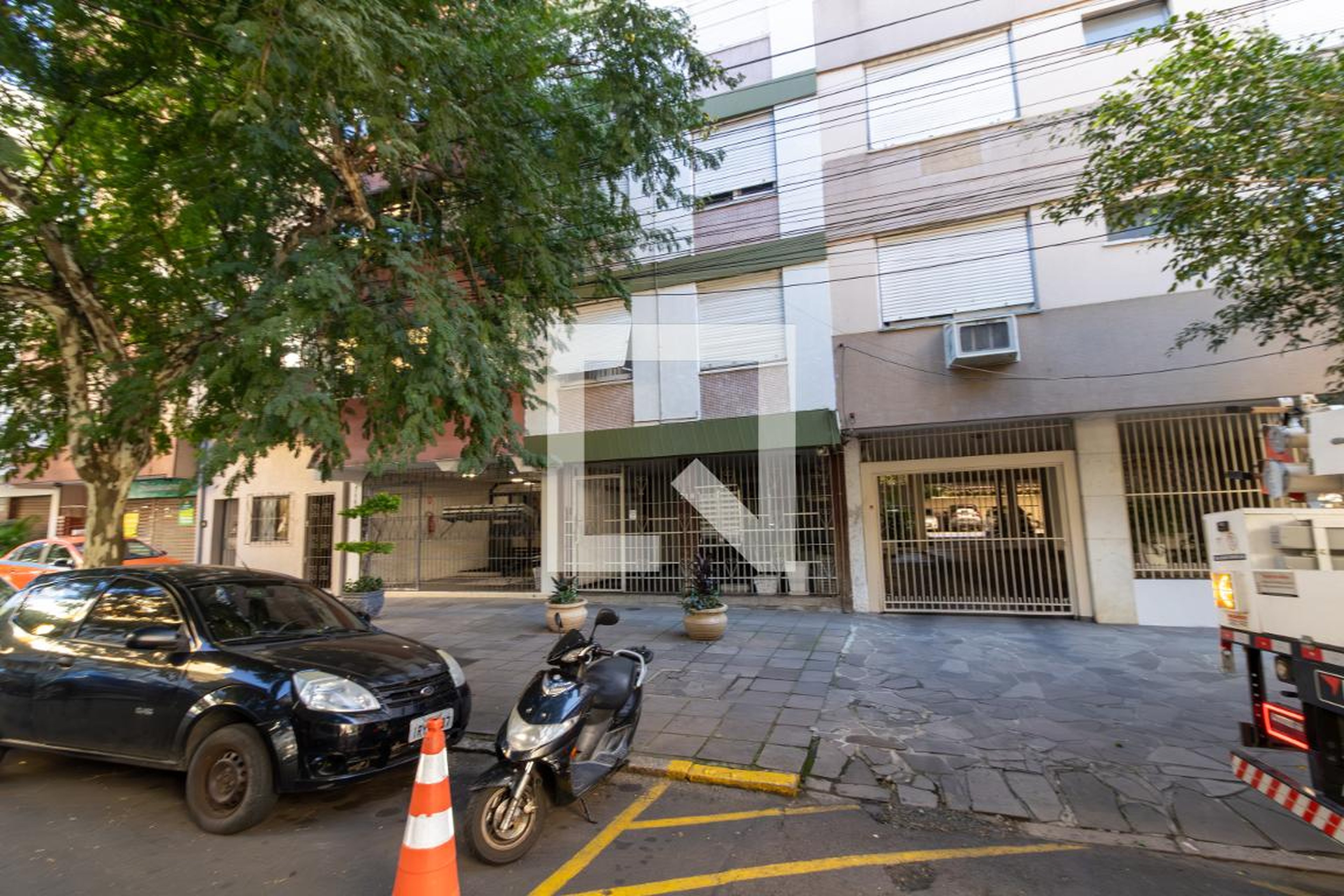 Fachada Condomínio em Rua Demétrio Ribeiro, 718