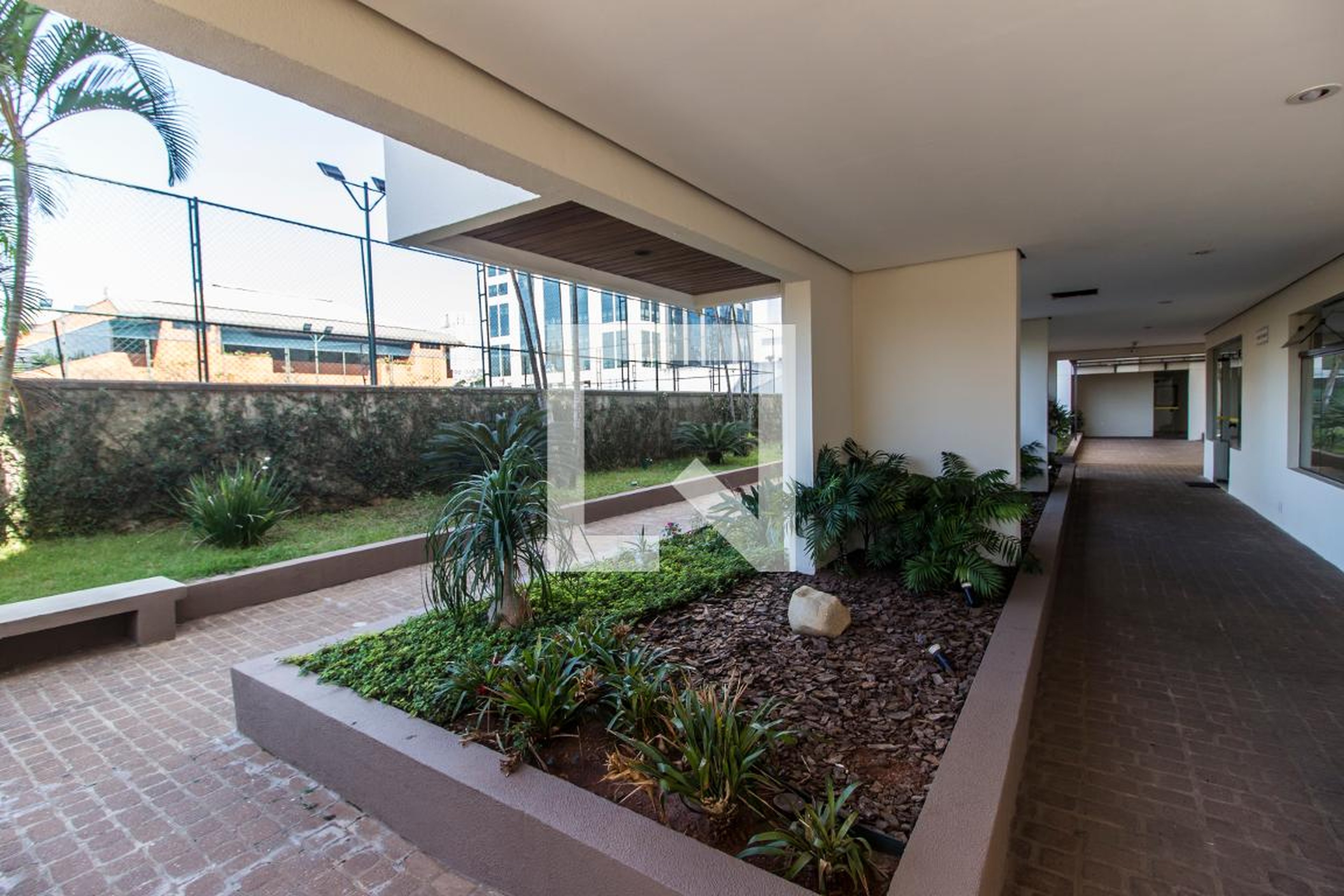 Entrada - Pacific Towers