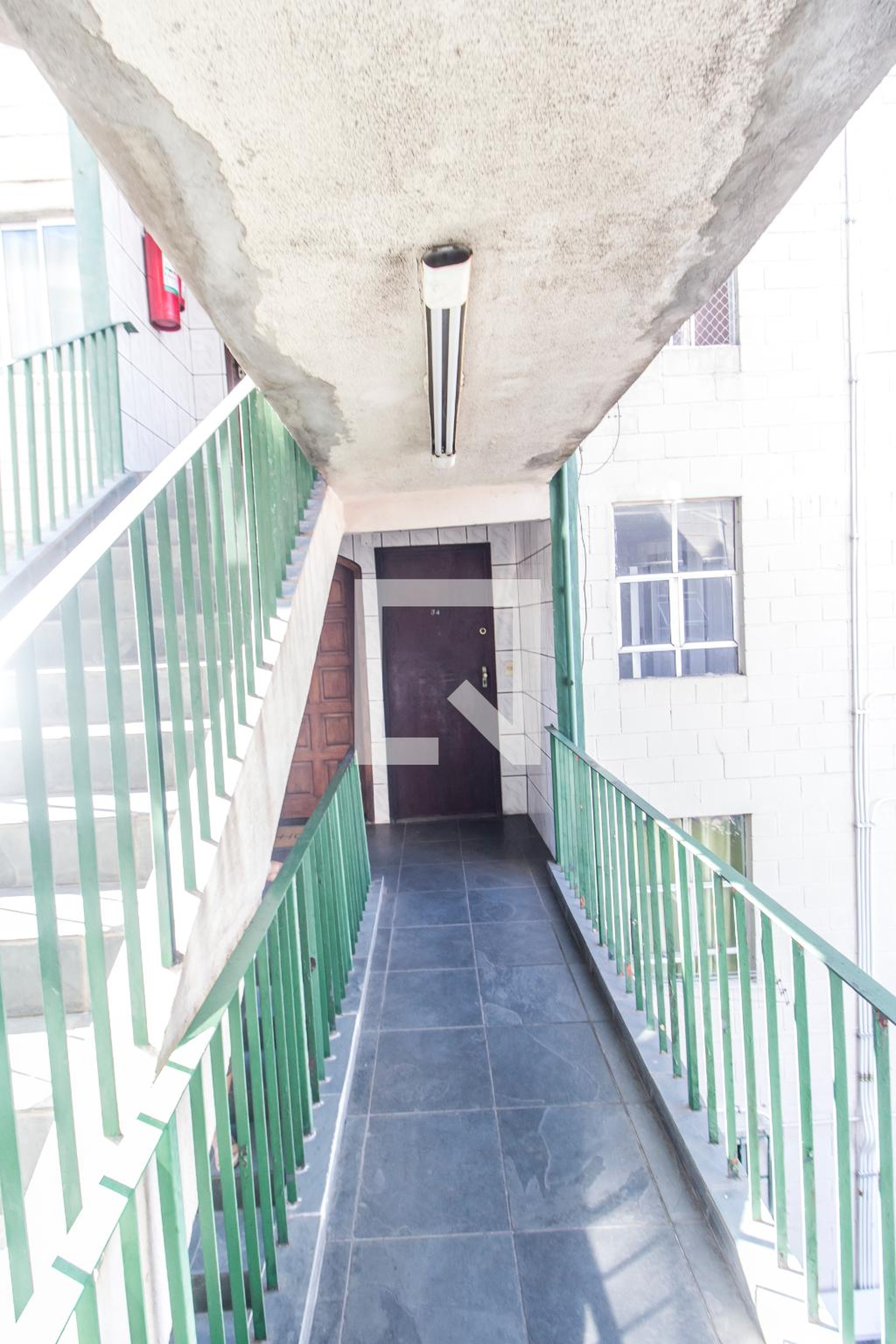 Entrada Condomínio em Rua Bambuí, 96