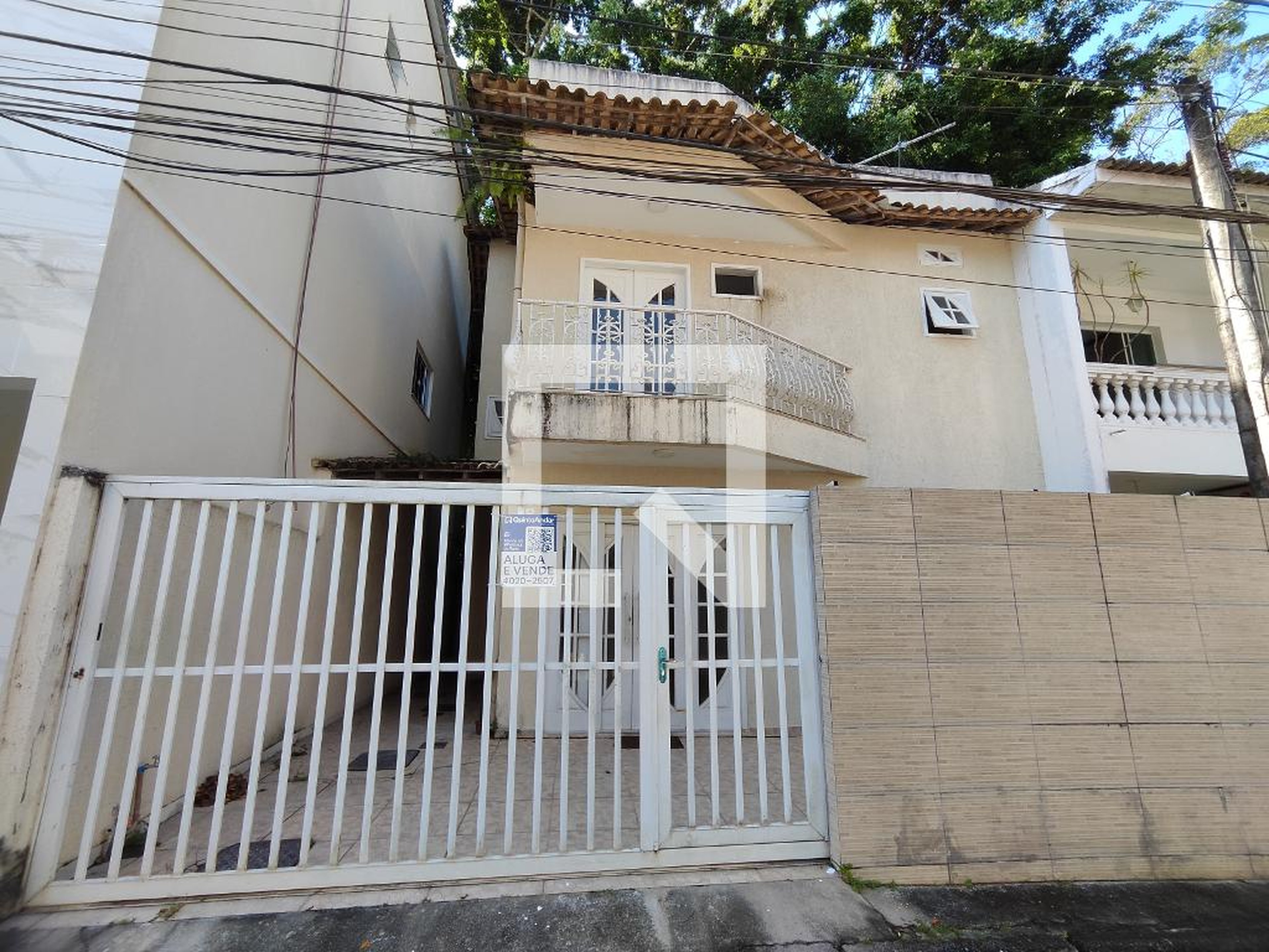Fachada Condomínio em Rua Ana Maria Niemeyer, 16b