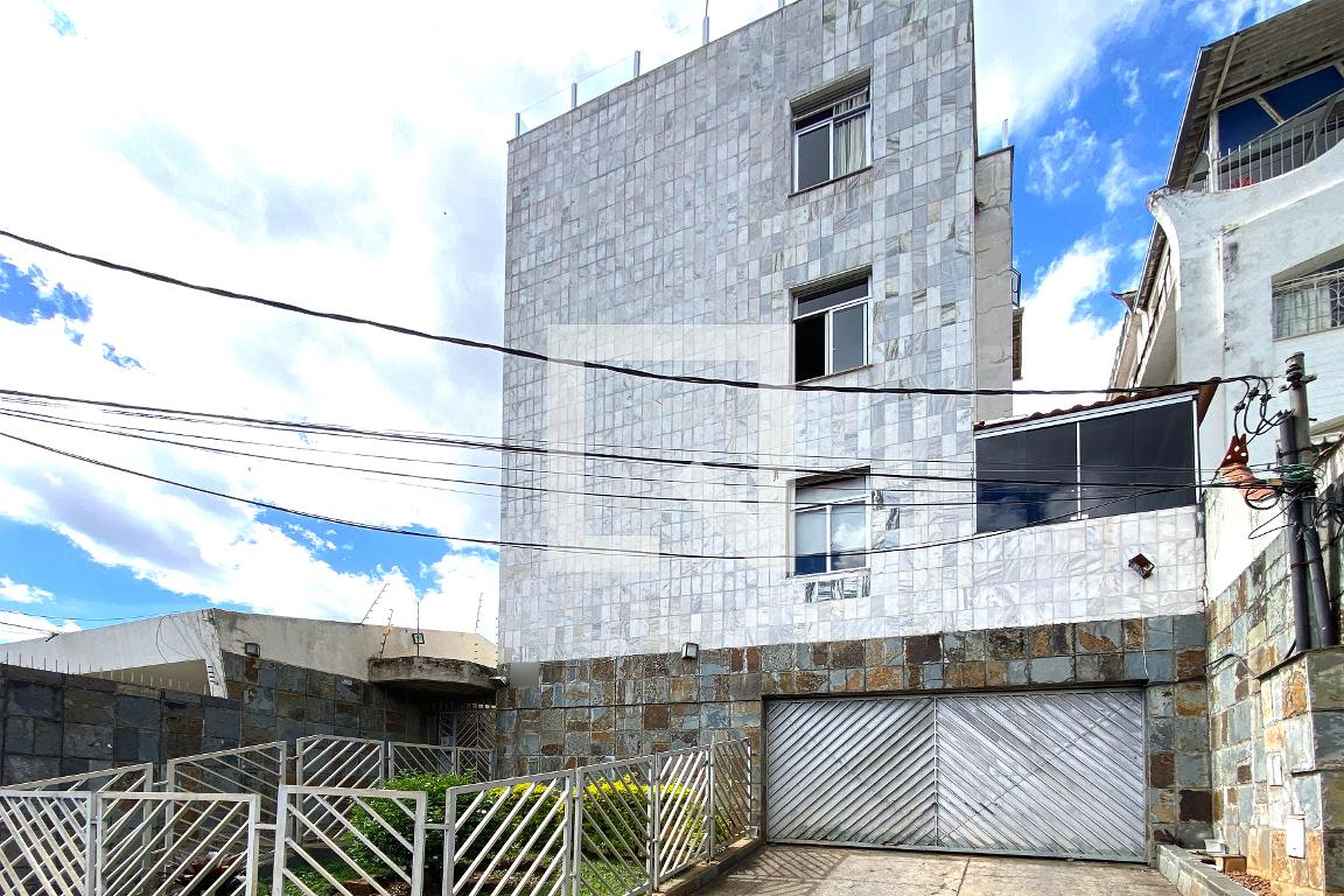 Fachada Condomínio em Rua Mica, 31