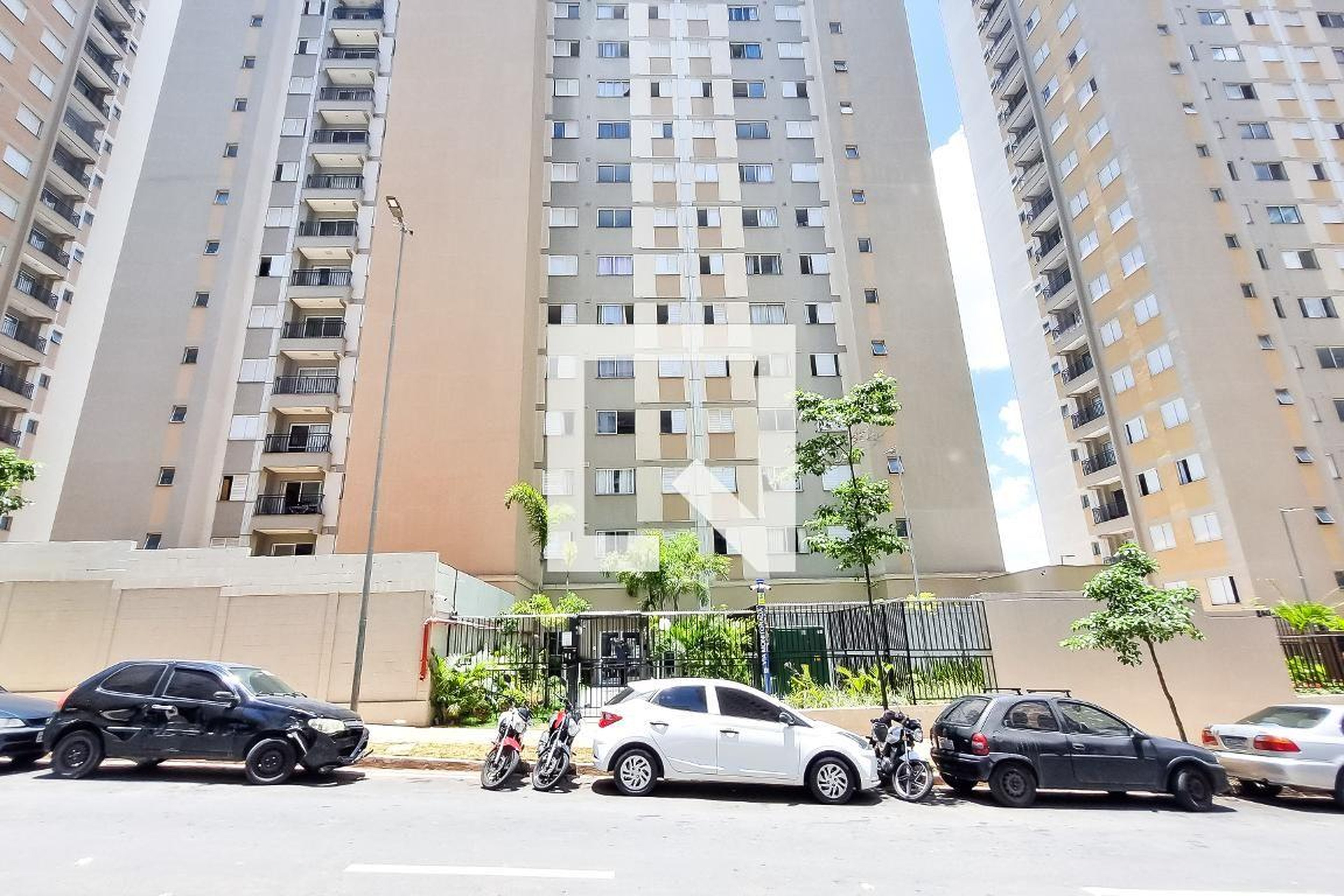 Fachada Condomínio em Rua Isaias Fontes, 240