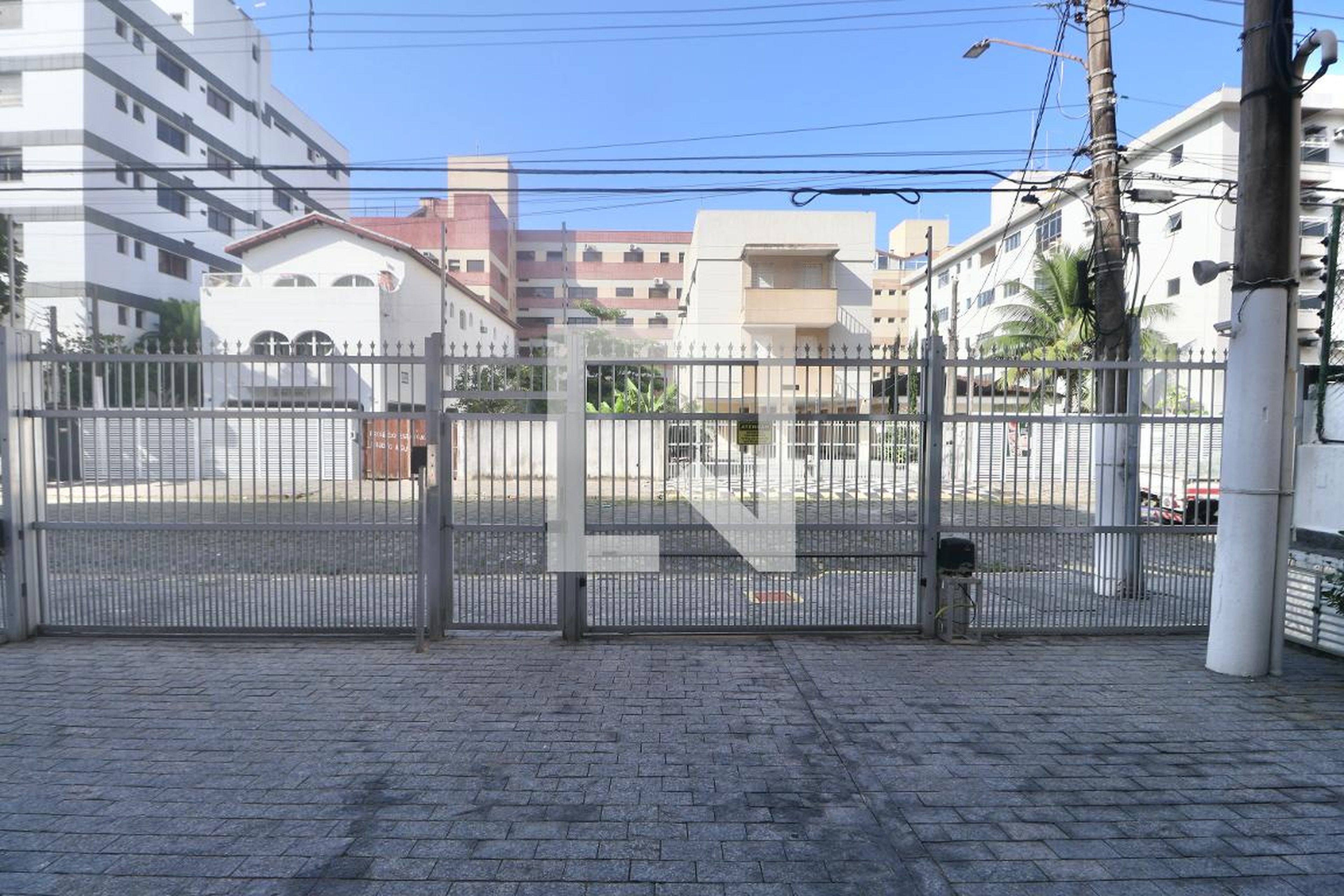 Fachada Condomínio em Rua Dona Vitória Yunes Stefano, 139