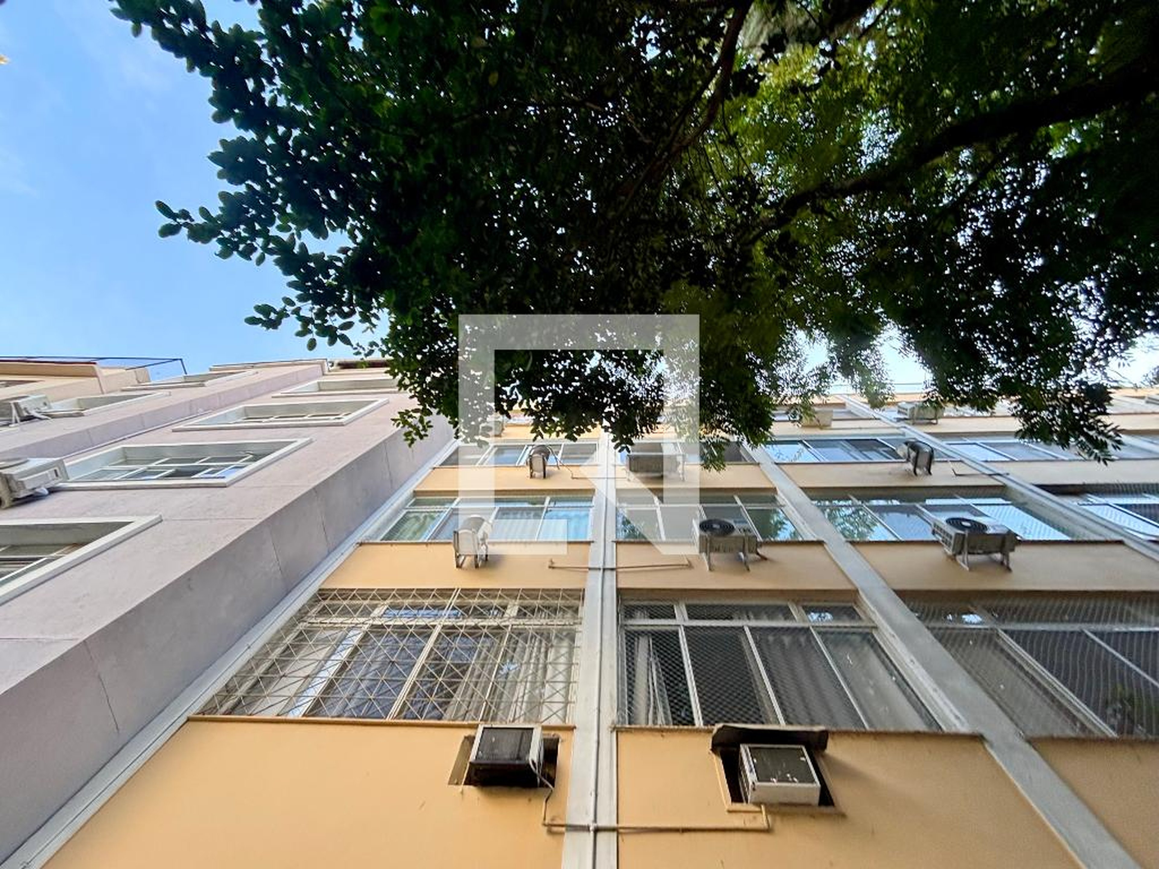 Fachada Condomínio em Rua Conde de Irajá, 510