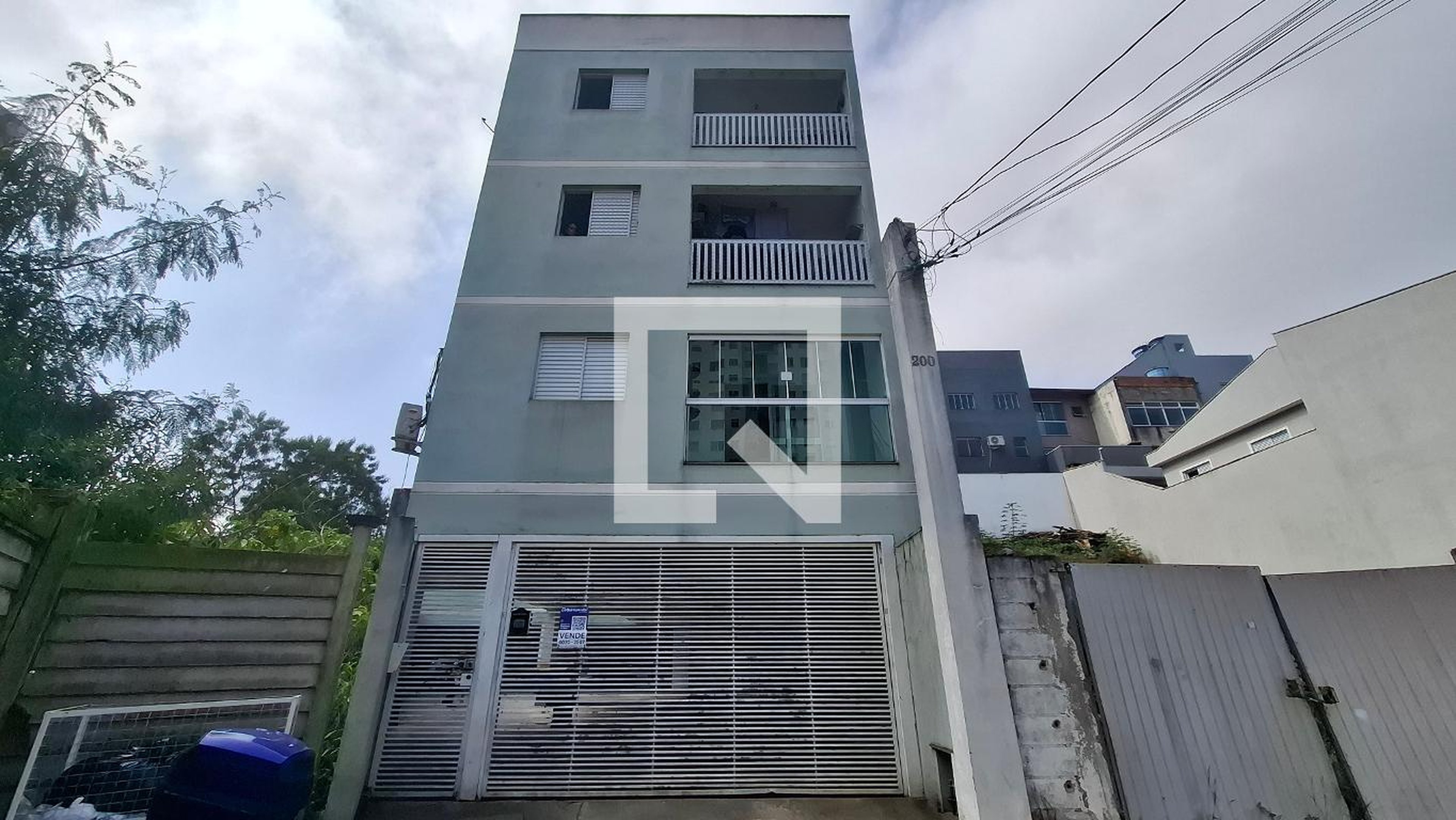 Fachada Condomínio em Rua Vicente Scarpelli, 200