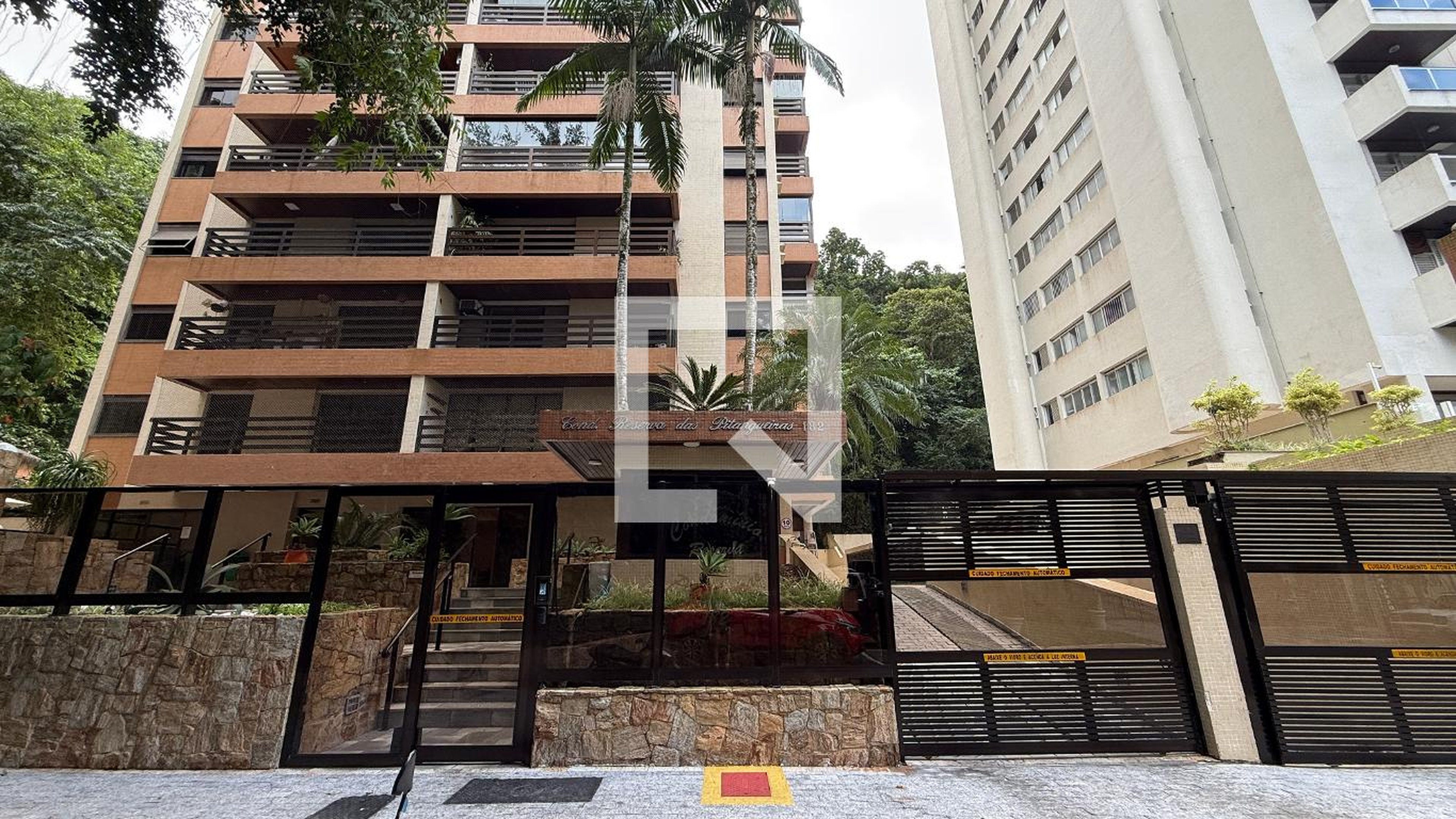 Fachada Condomínio Reserva das  Pitangueiras