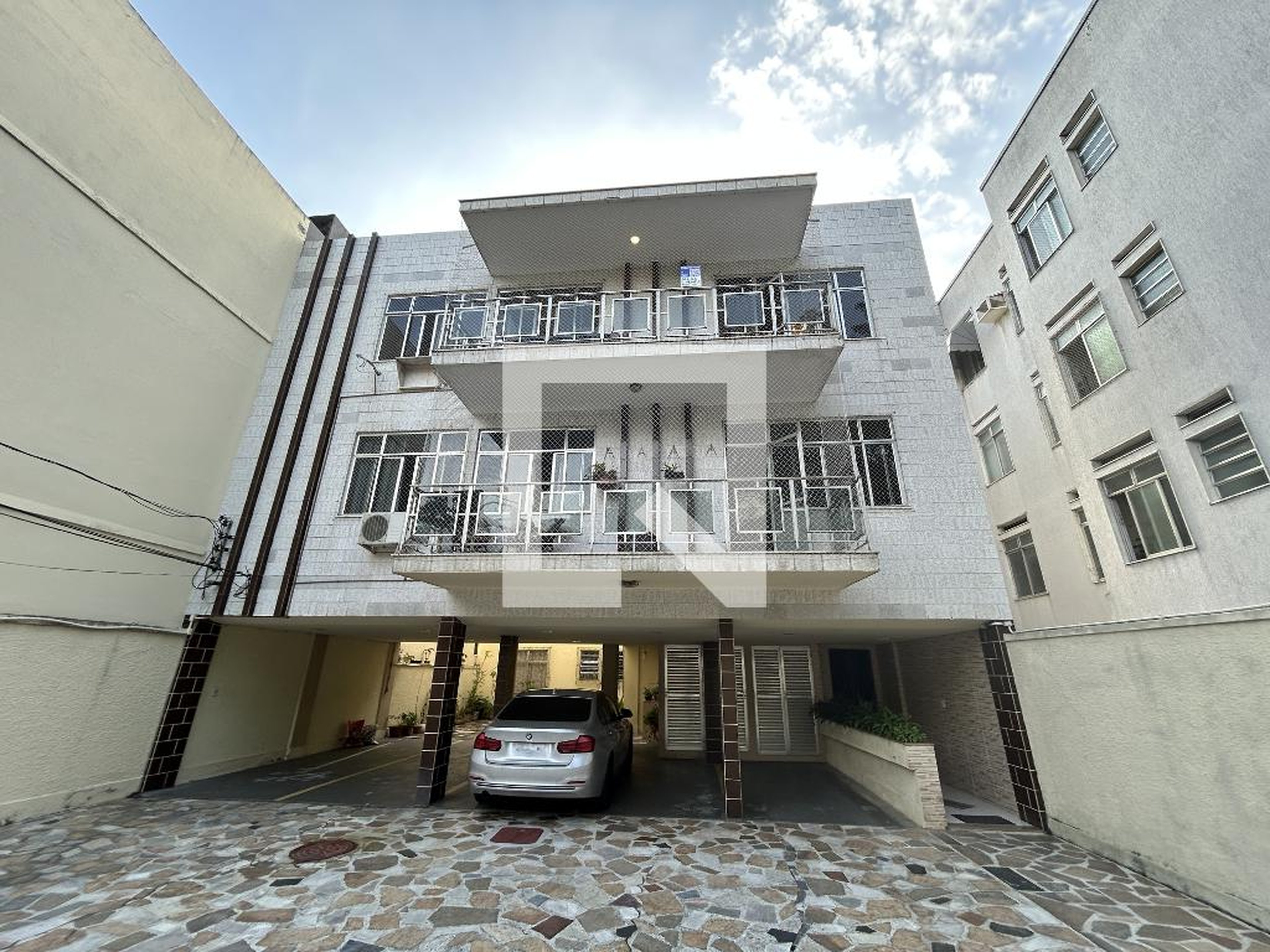 Fachada do Prédio Condomínio em Avenida Jambeiro, 686
