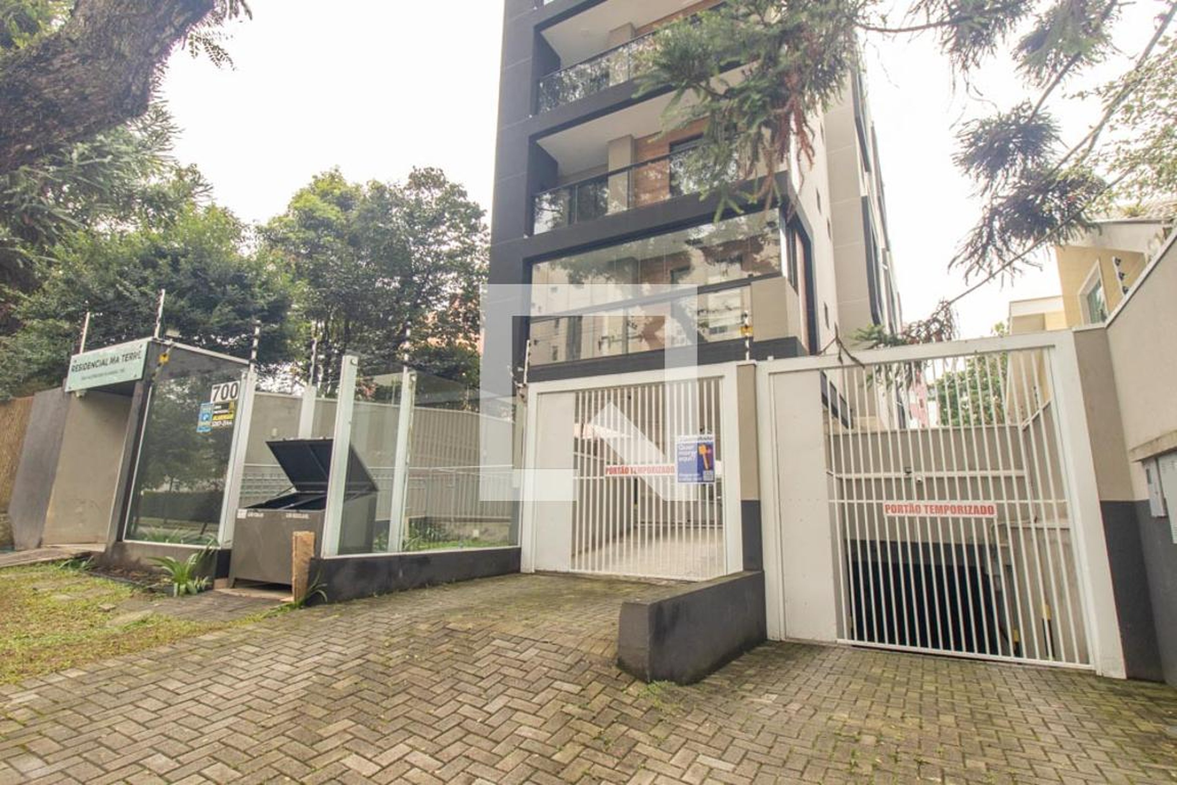 Fachada do Condomínio Condomínio em Rua Alcebíades Plaisant, 700