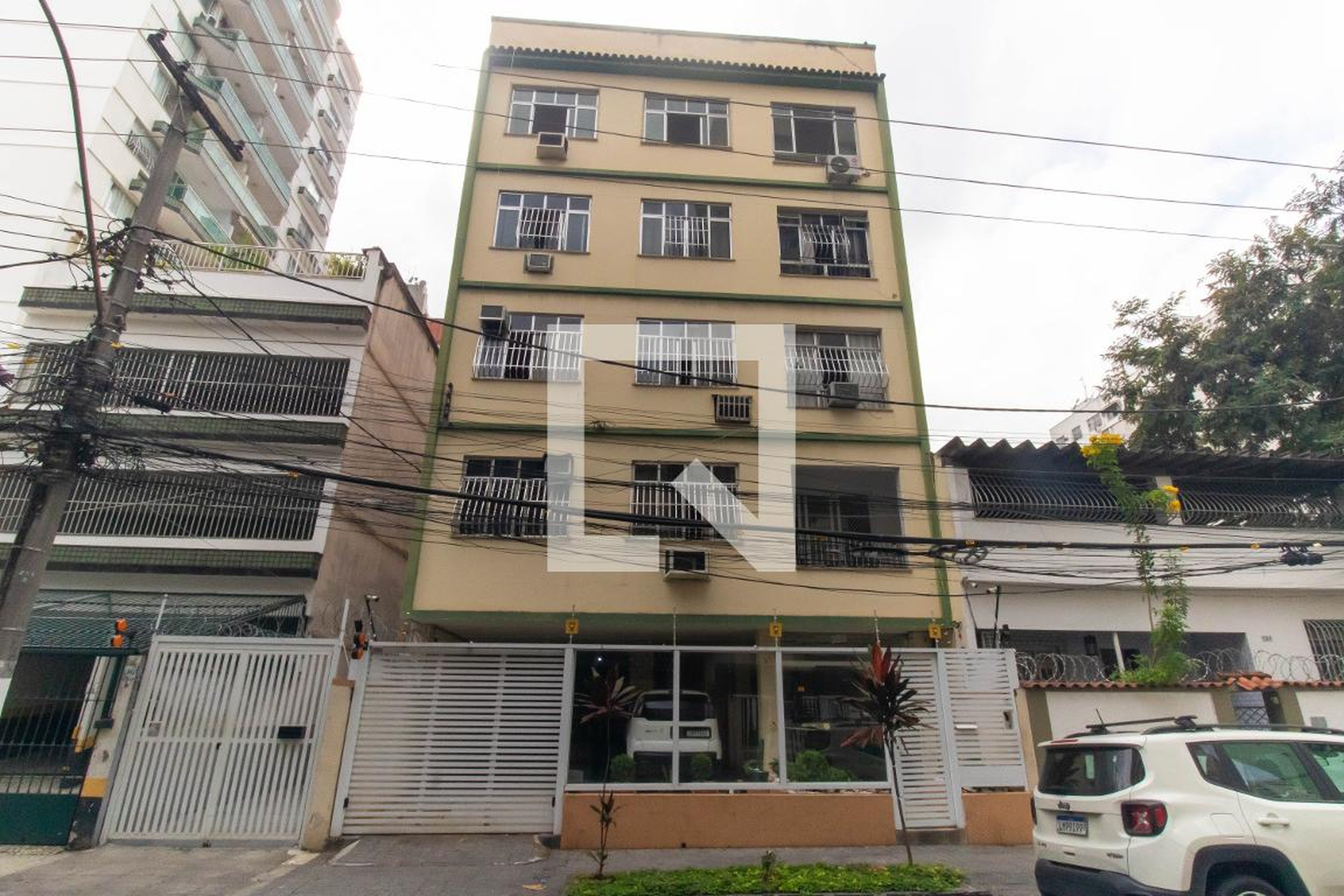 Fachada Condomínio em Rua Ministro Otávio Kelly, 395