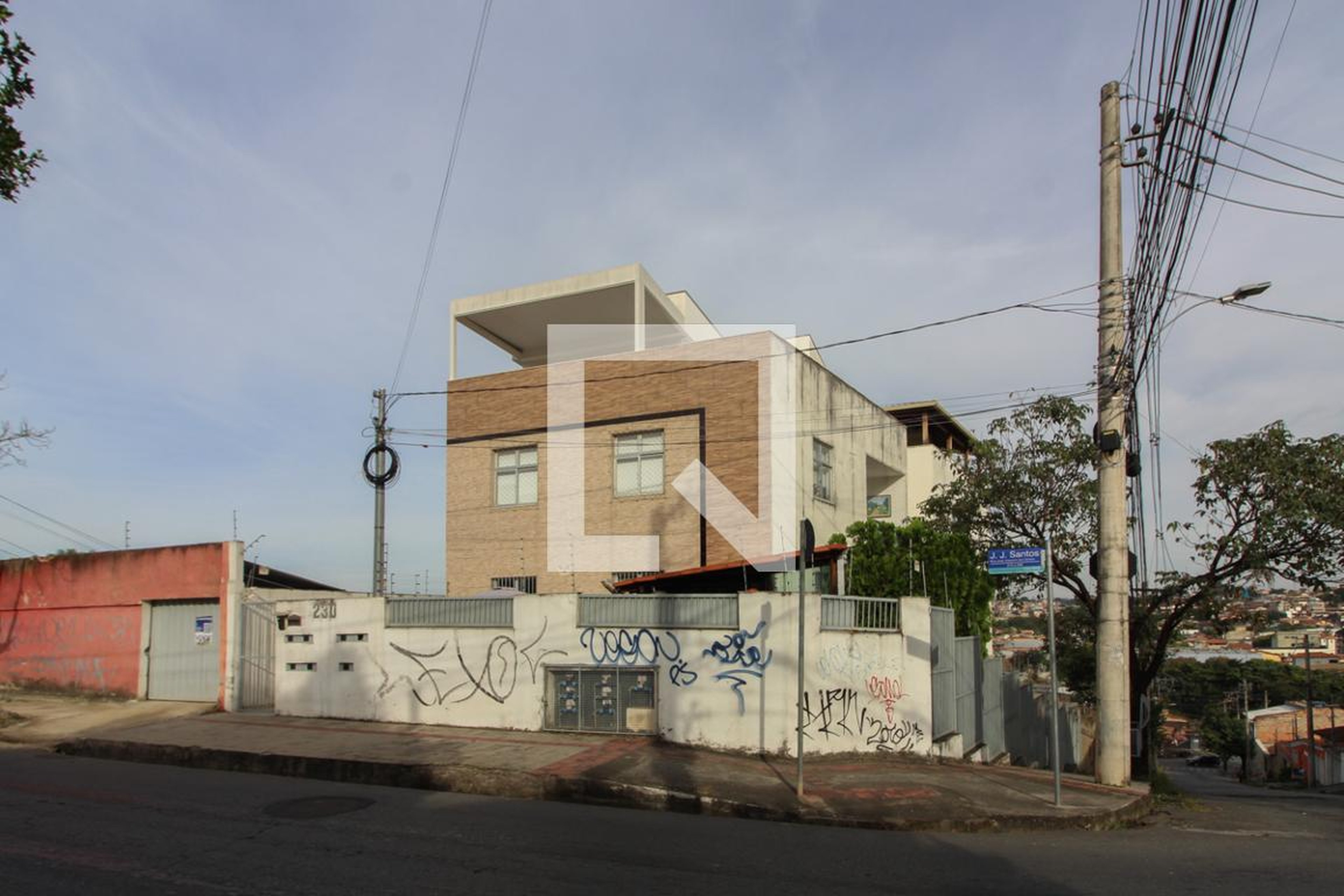 Fachada Condomínio em Rua José Joaquim dos Santos, 230