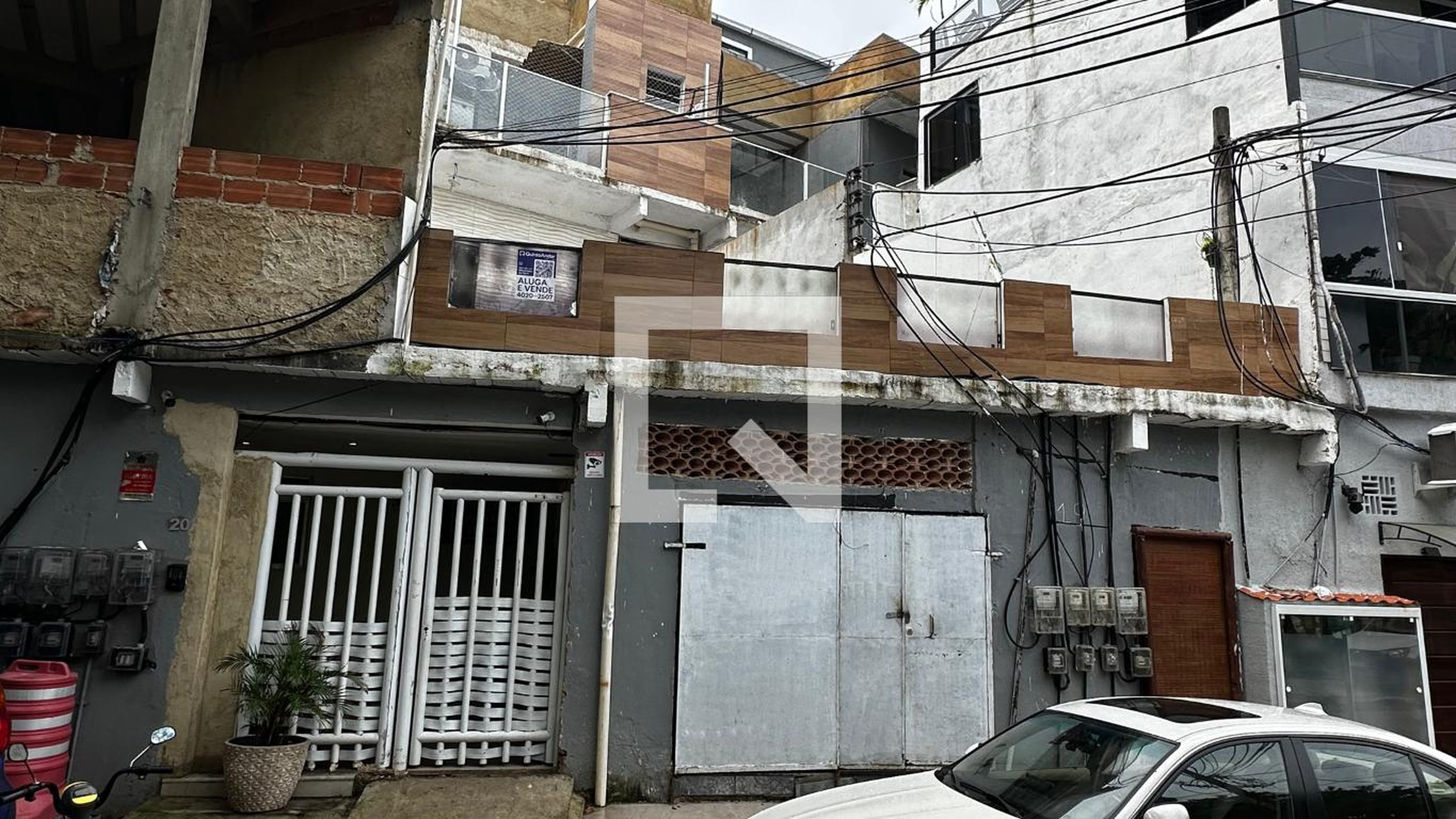 Fachada Condomínio em Rua AW, 20