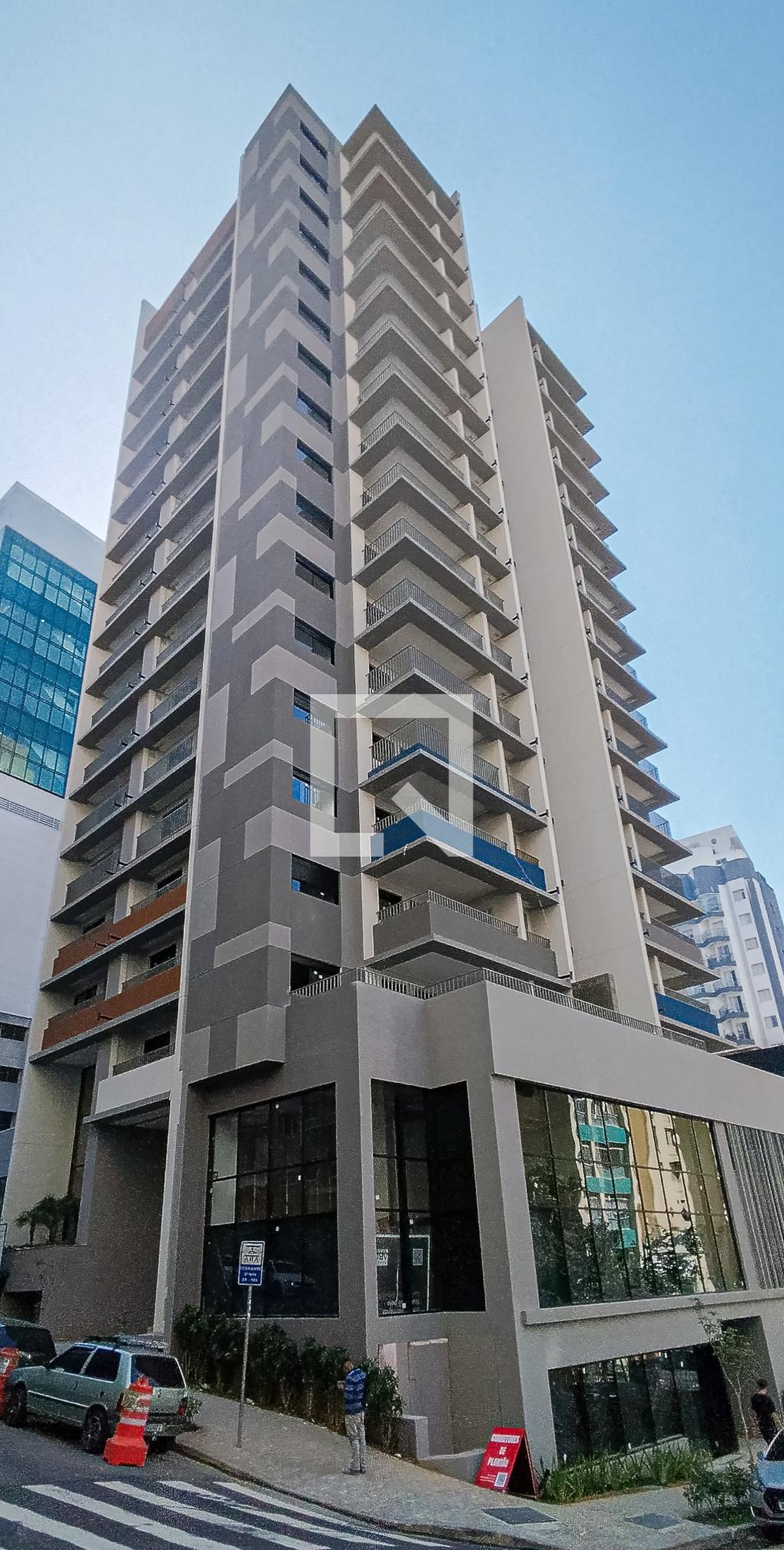 Fachada Condomínio em Rua Herculano de Freitas, 94