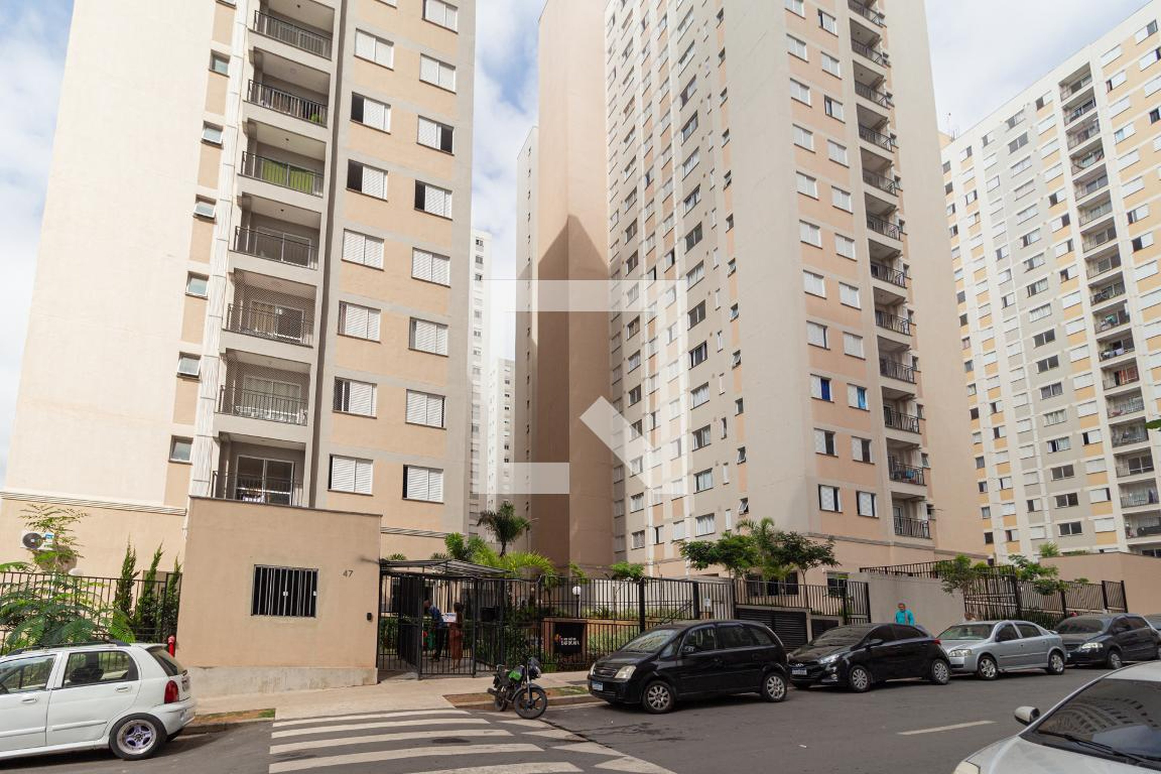 Fachada Condomínio em Rua Isaias Fontes, 47