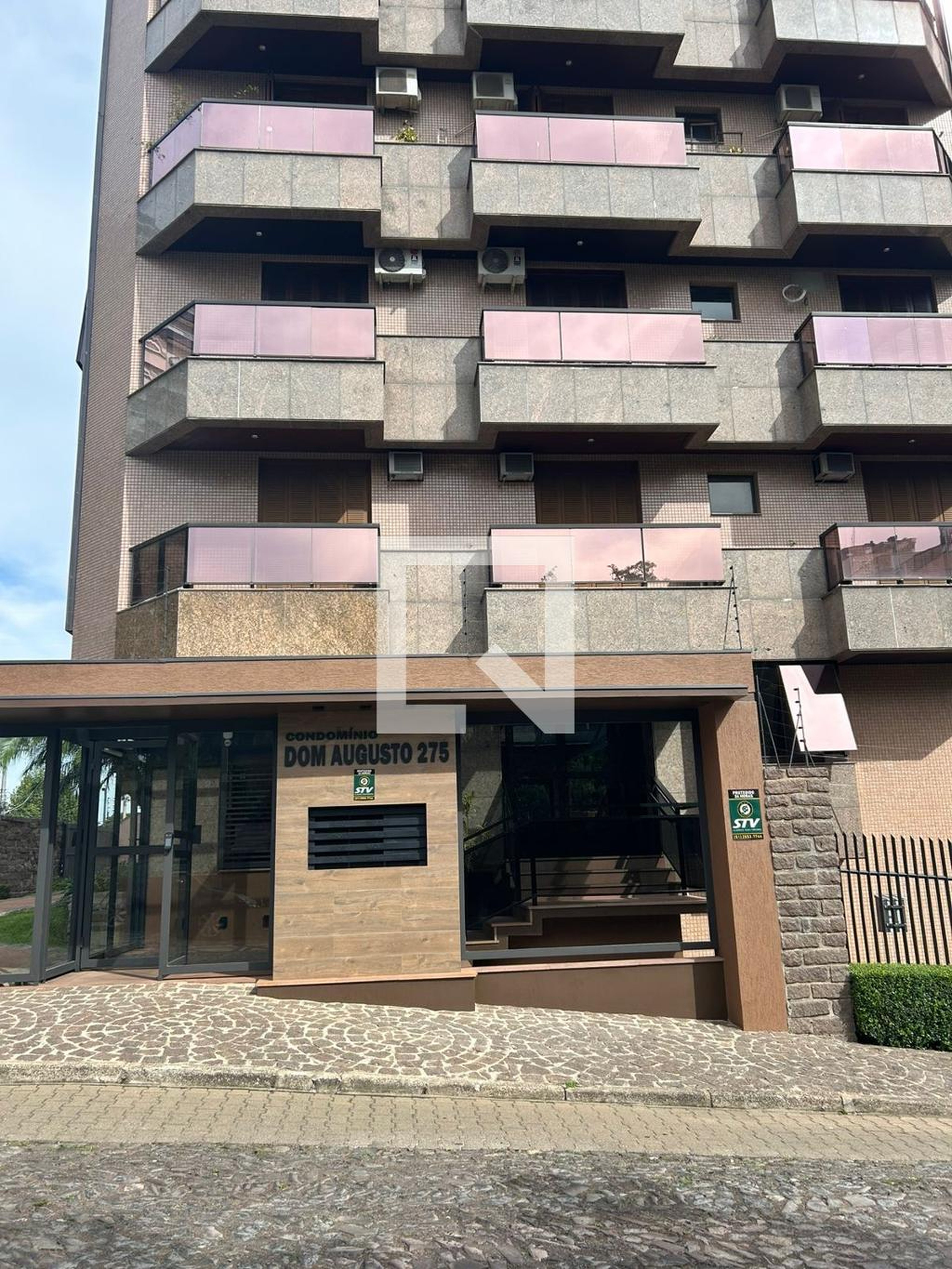 Fachada Condomínio em Rua Antunes Ribas, 275