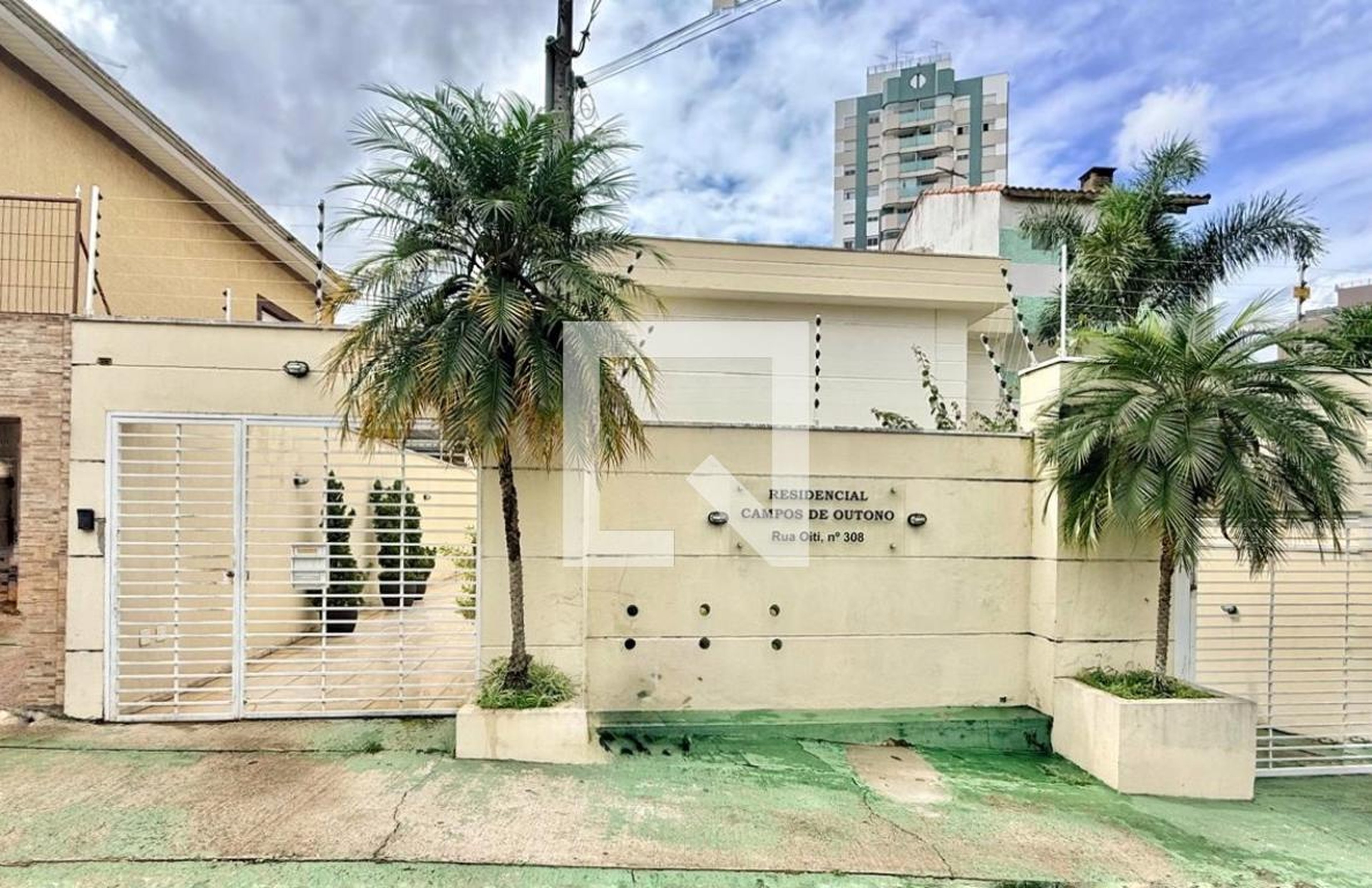 Fachada Condomínio em Rua Oiti, 308