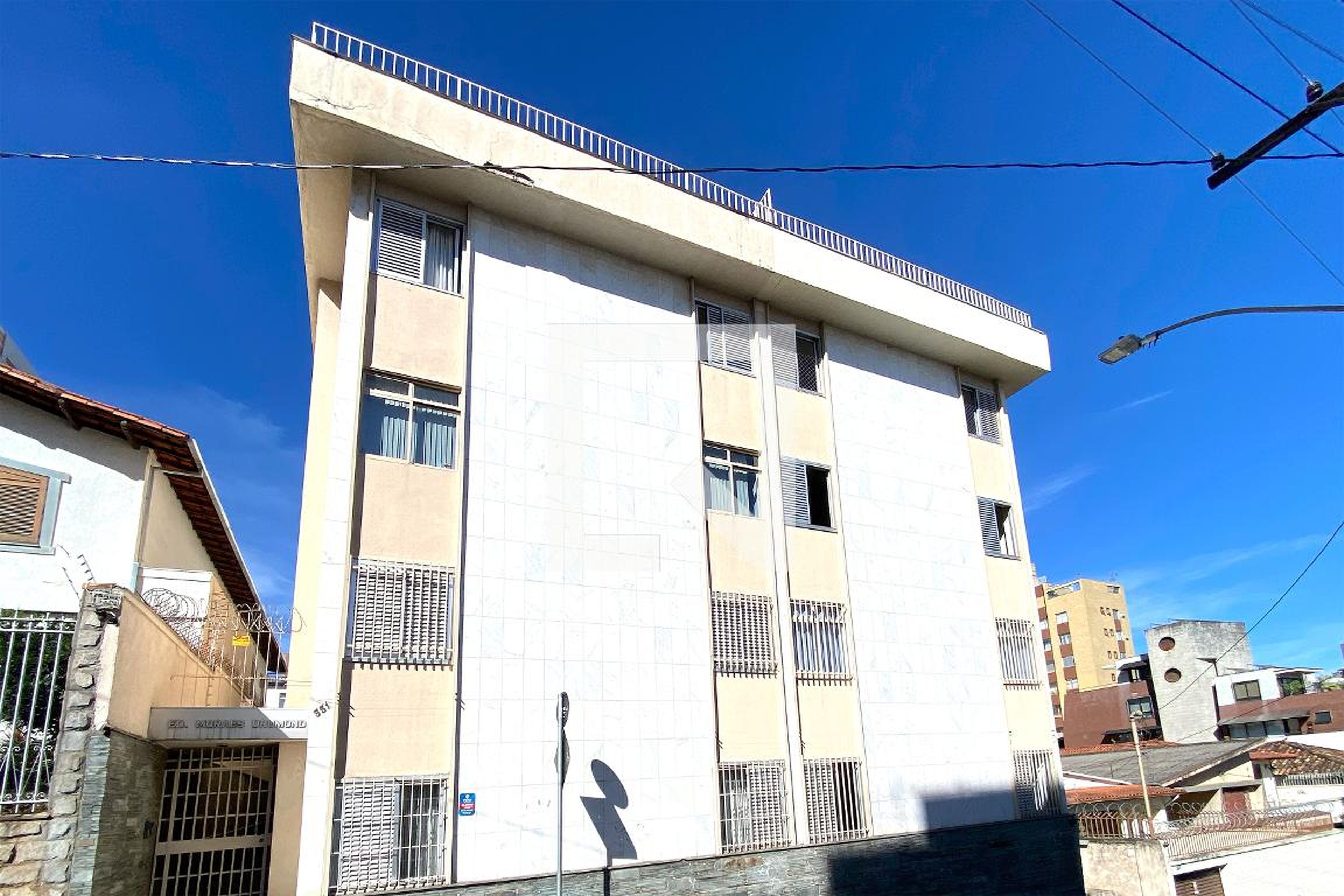 Fachada Condomínio em Rua Mangabeira, 351