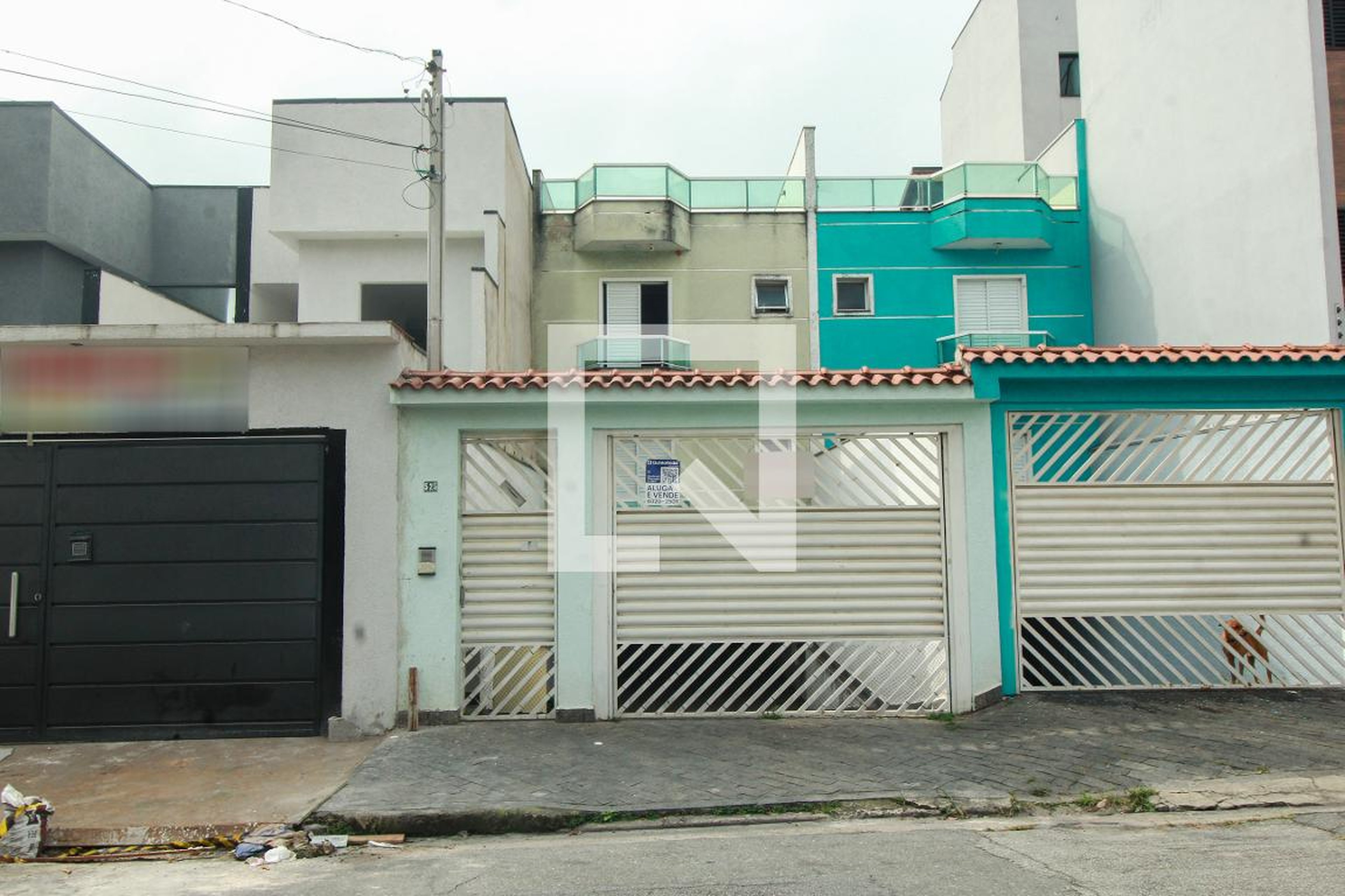 Fachada Condomínio em Rua Evangelista de Souza, 525