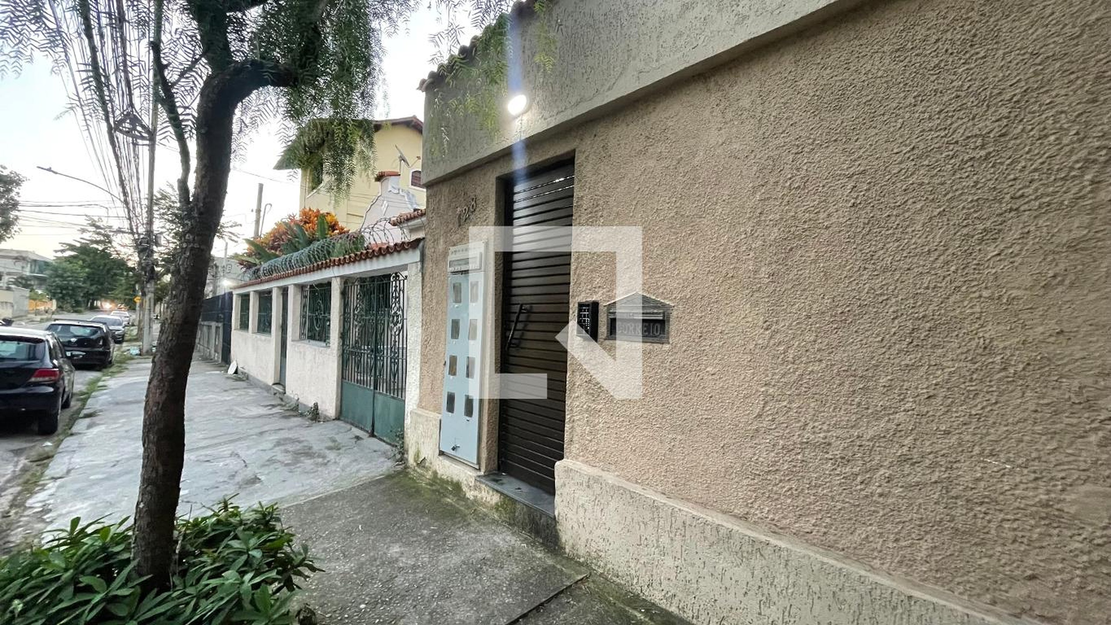 Fachada Condomínio em Rua Pio Dutra, 128