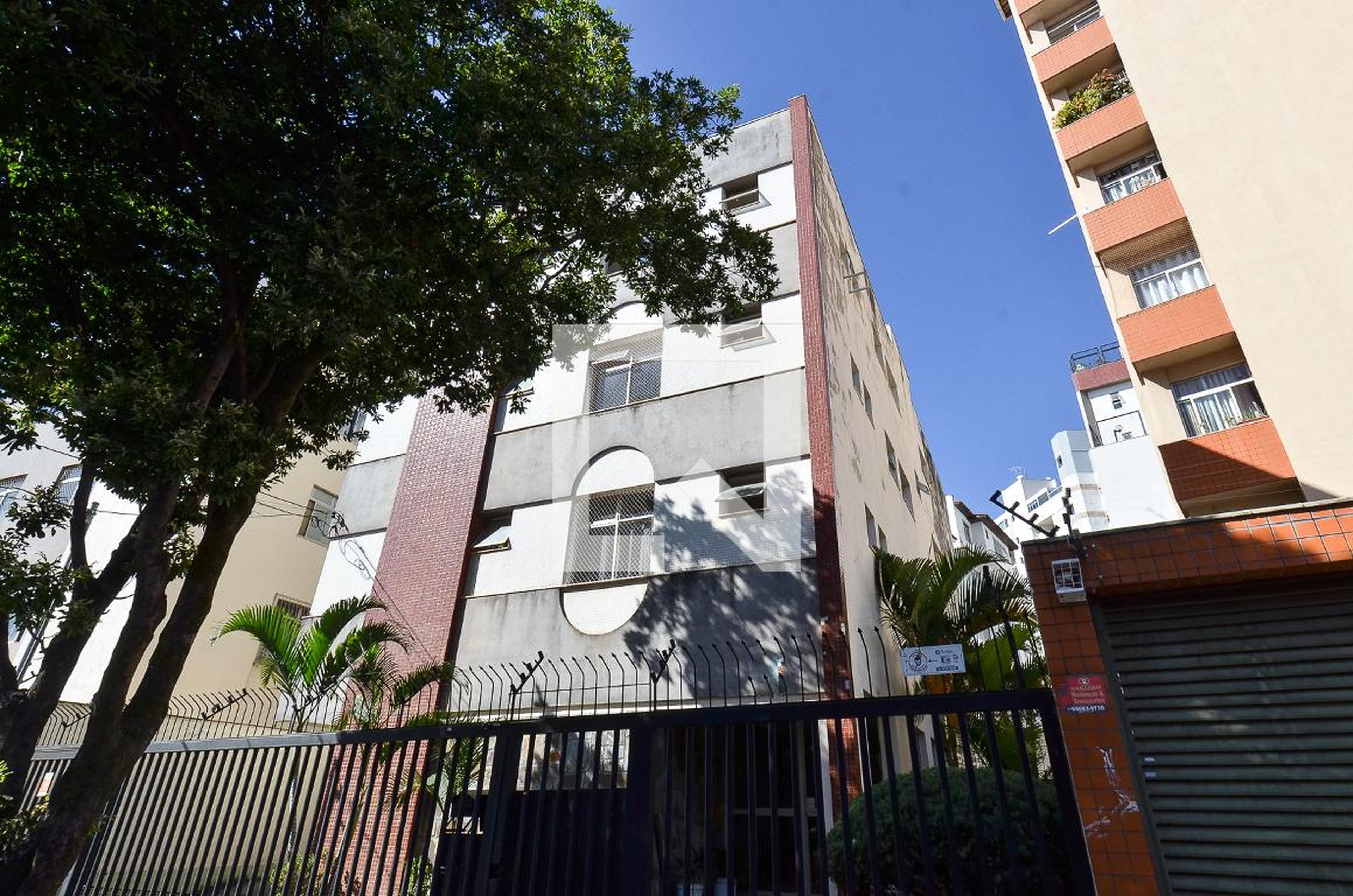 Fachada Condomínio em Rua José Gáspar de Araújo, 56