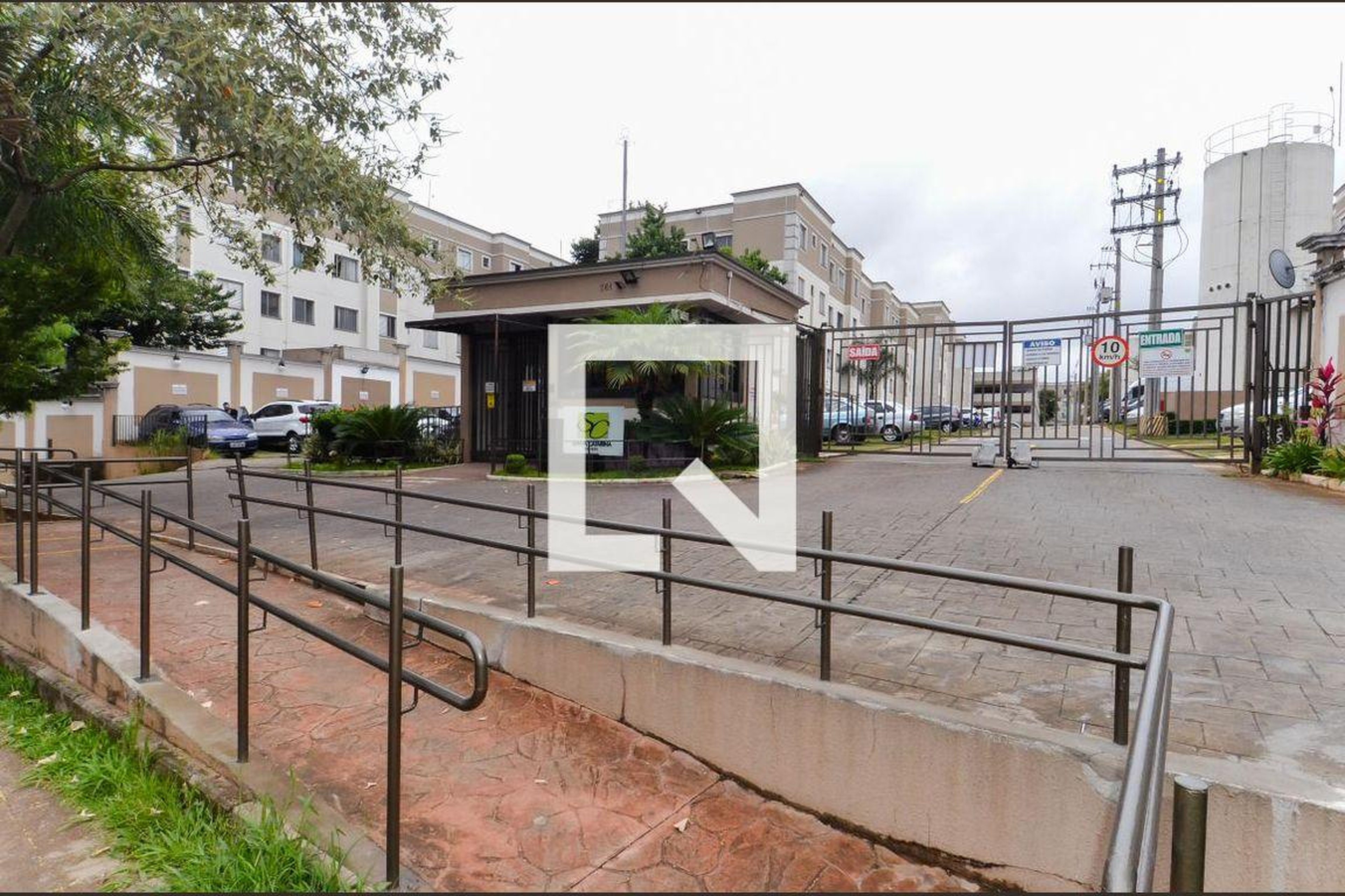 Fachada Condomínio em Rua Floro de Oliveira, 3