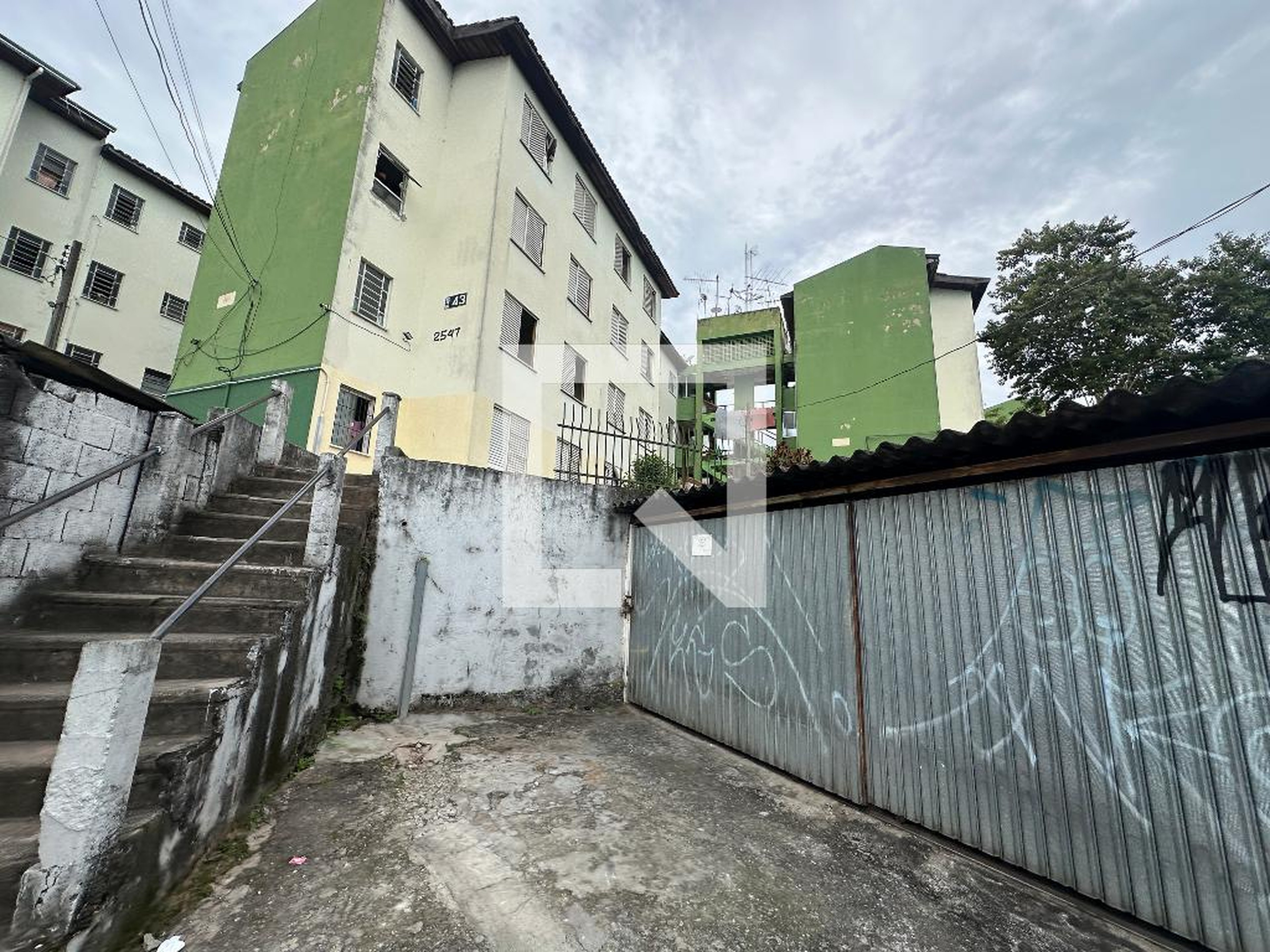 Fachada Condomínio em Avenida Marginal Direita, 2547