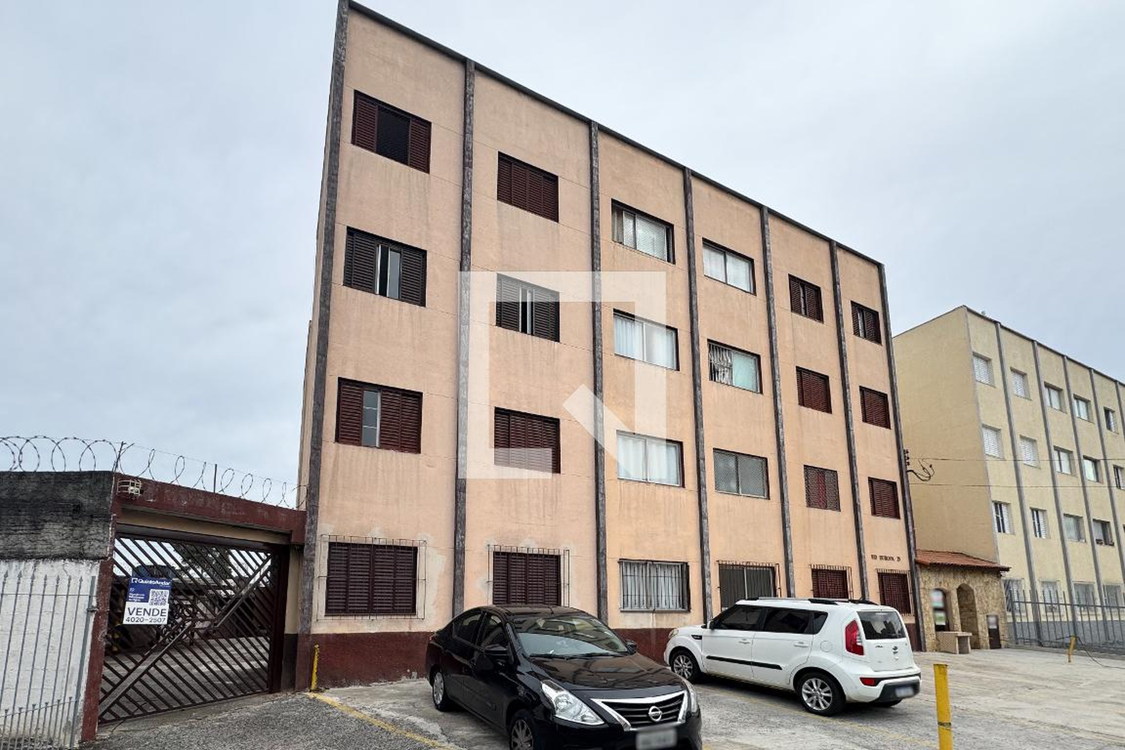 Fachada Condomínio em Rua Henrique Dias, 25