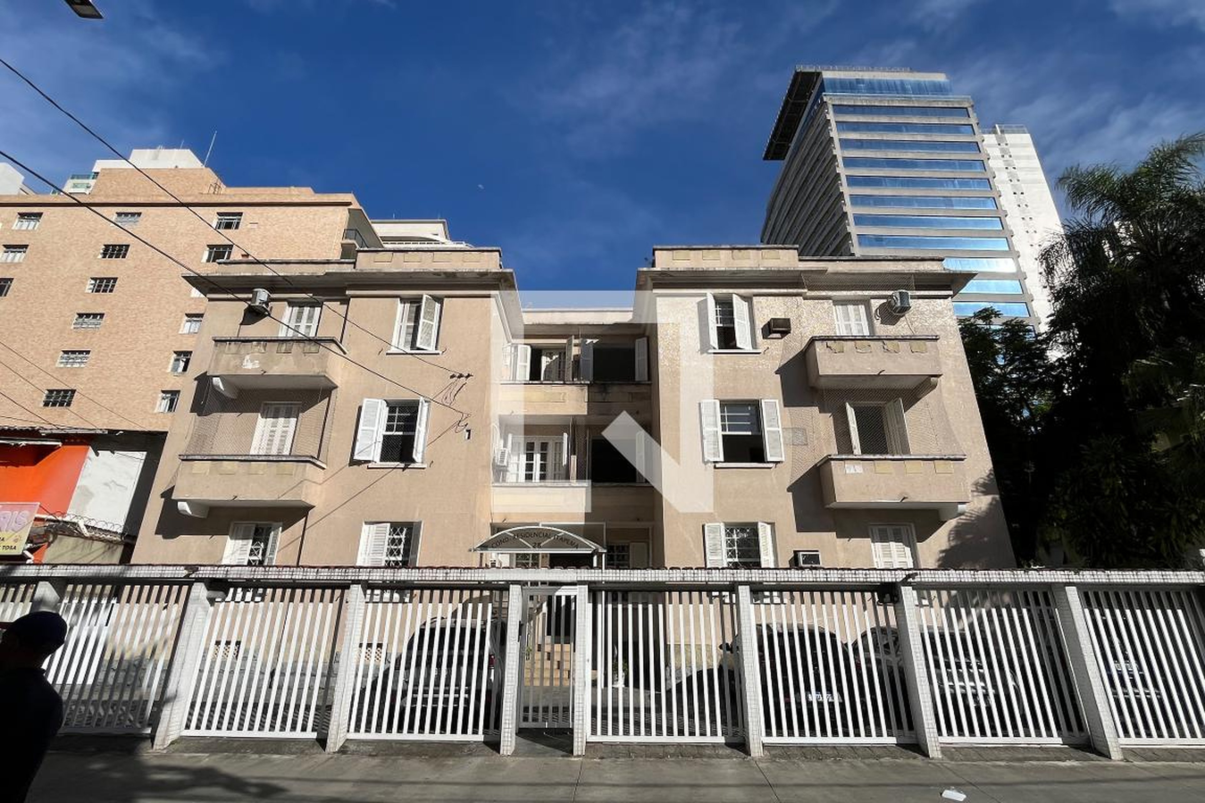 Fachada Condomínio em Rua José Caballero, 28