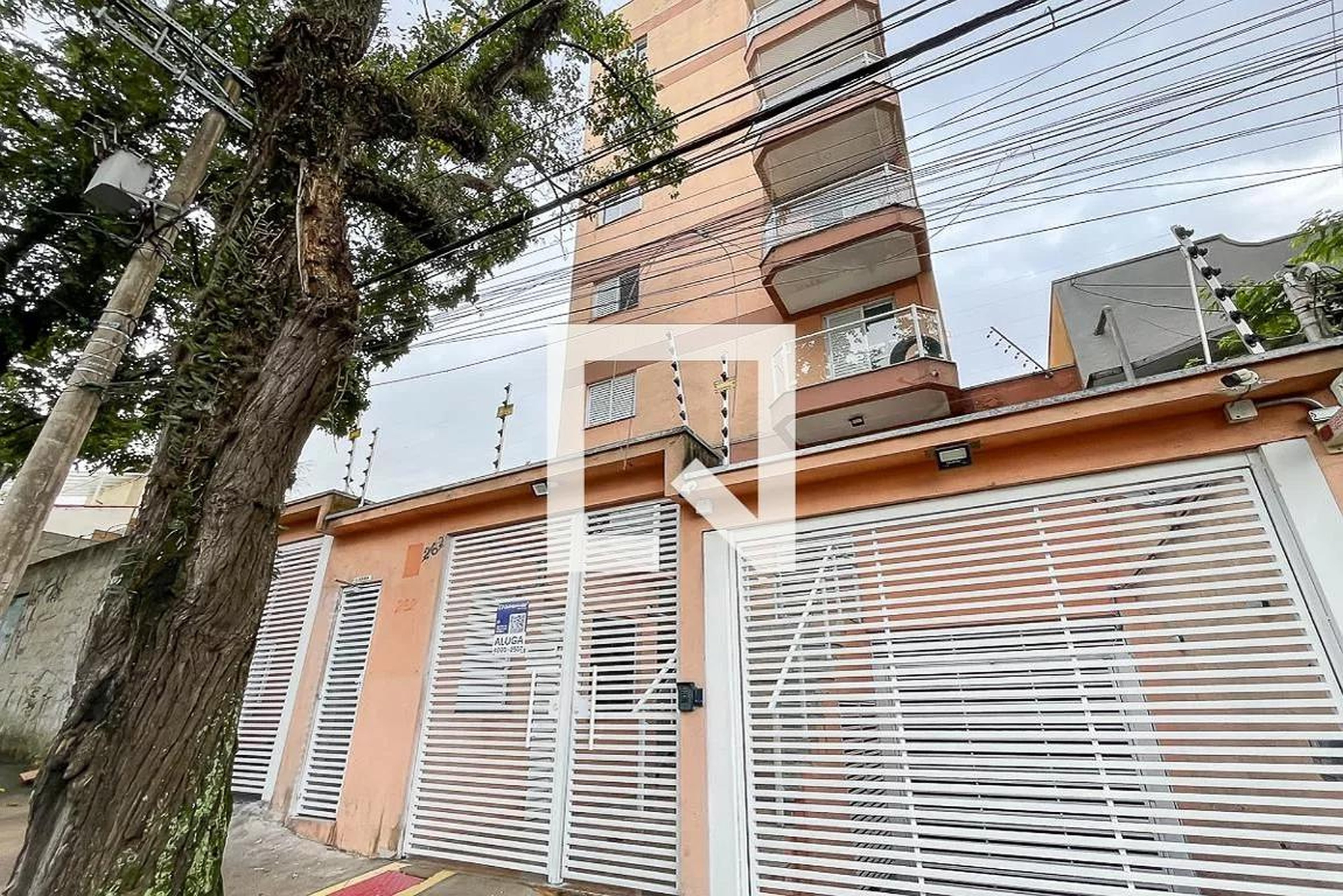 Fachada Condomínio em Rua Abernesia, 262