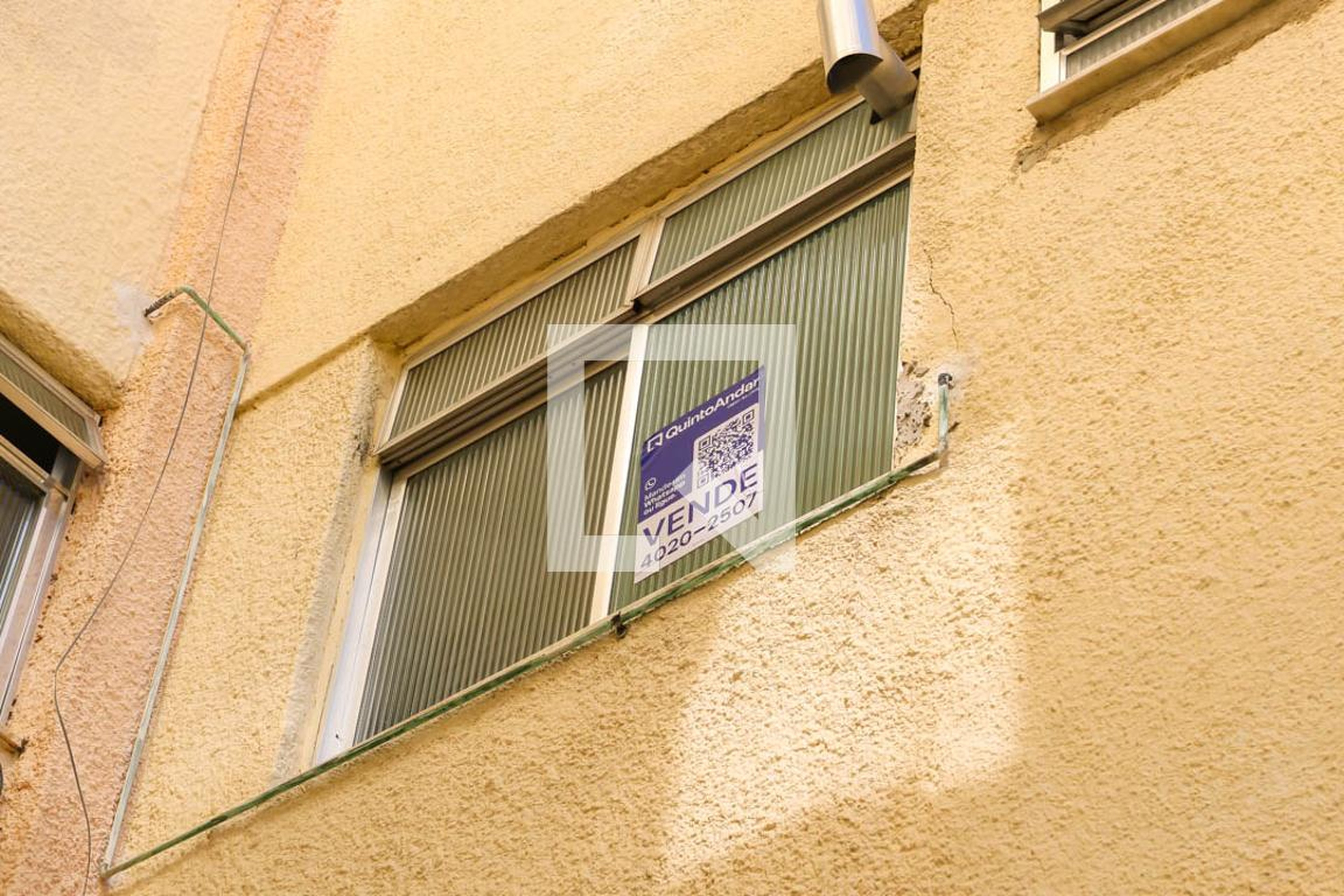 Fachada Condomínio em Rua Paulo Píres, 133
