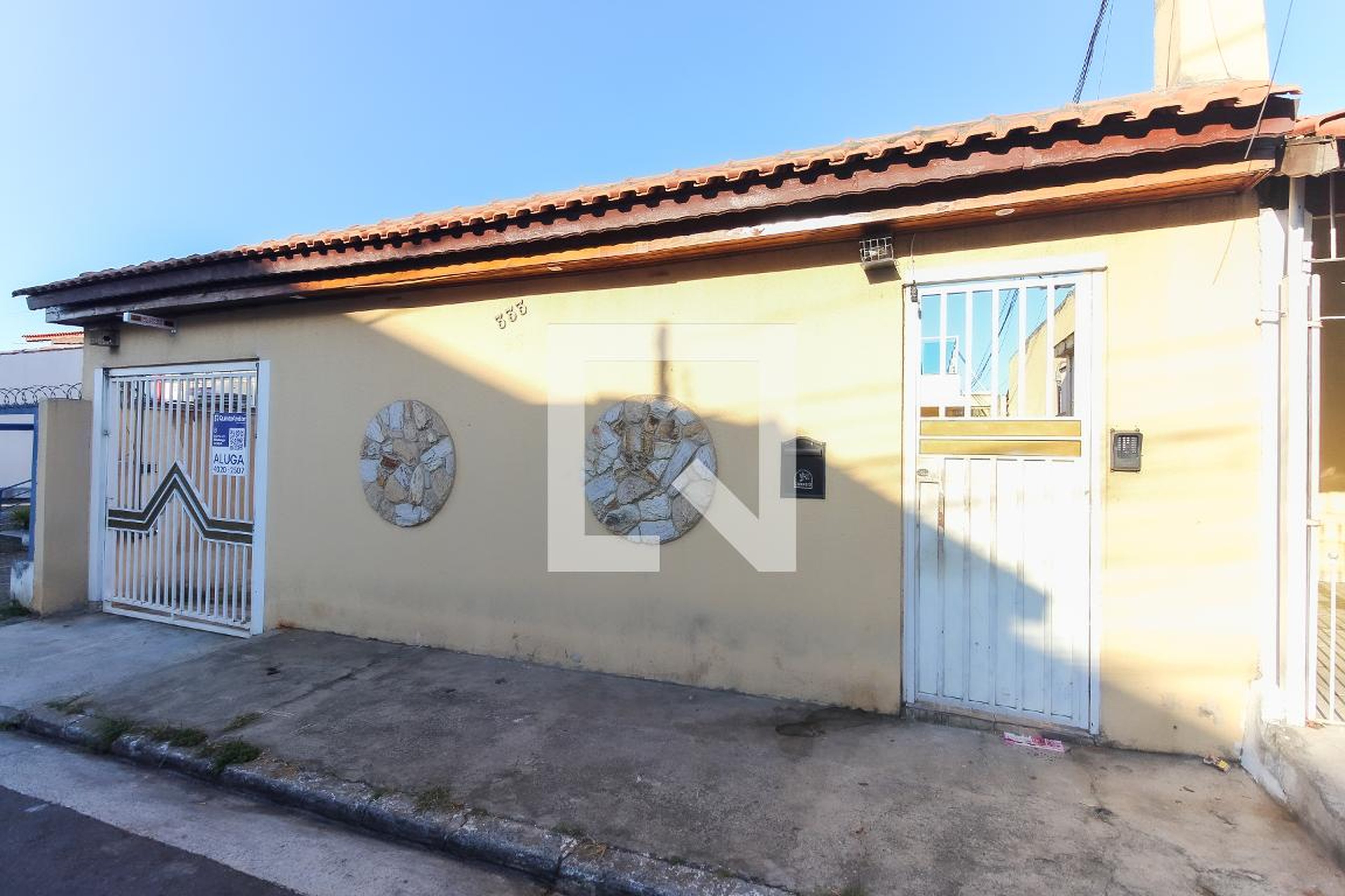 Fachada Condomínio em Rua Professor Francisco Pinheiro, 333