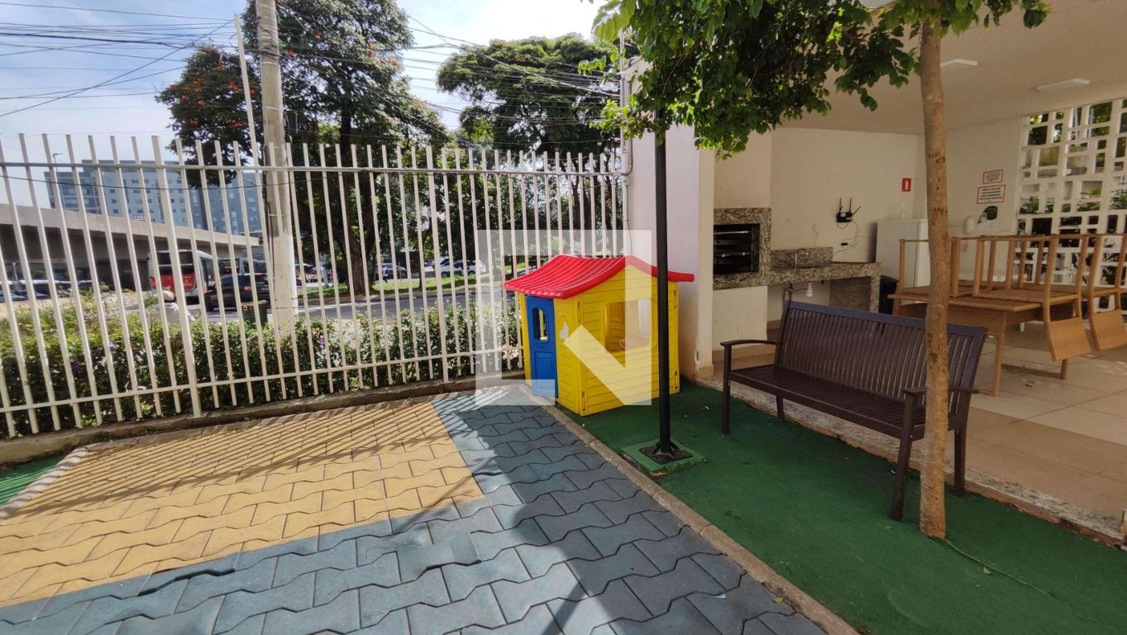 Playground - Plano e jacu pêssego