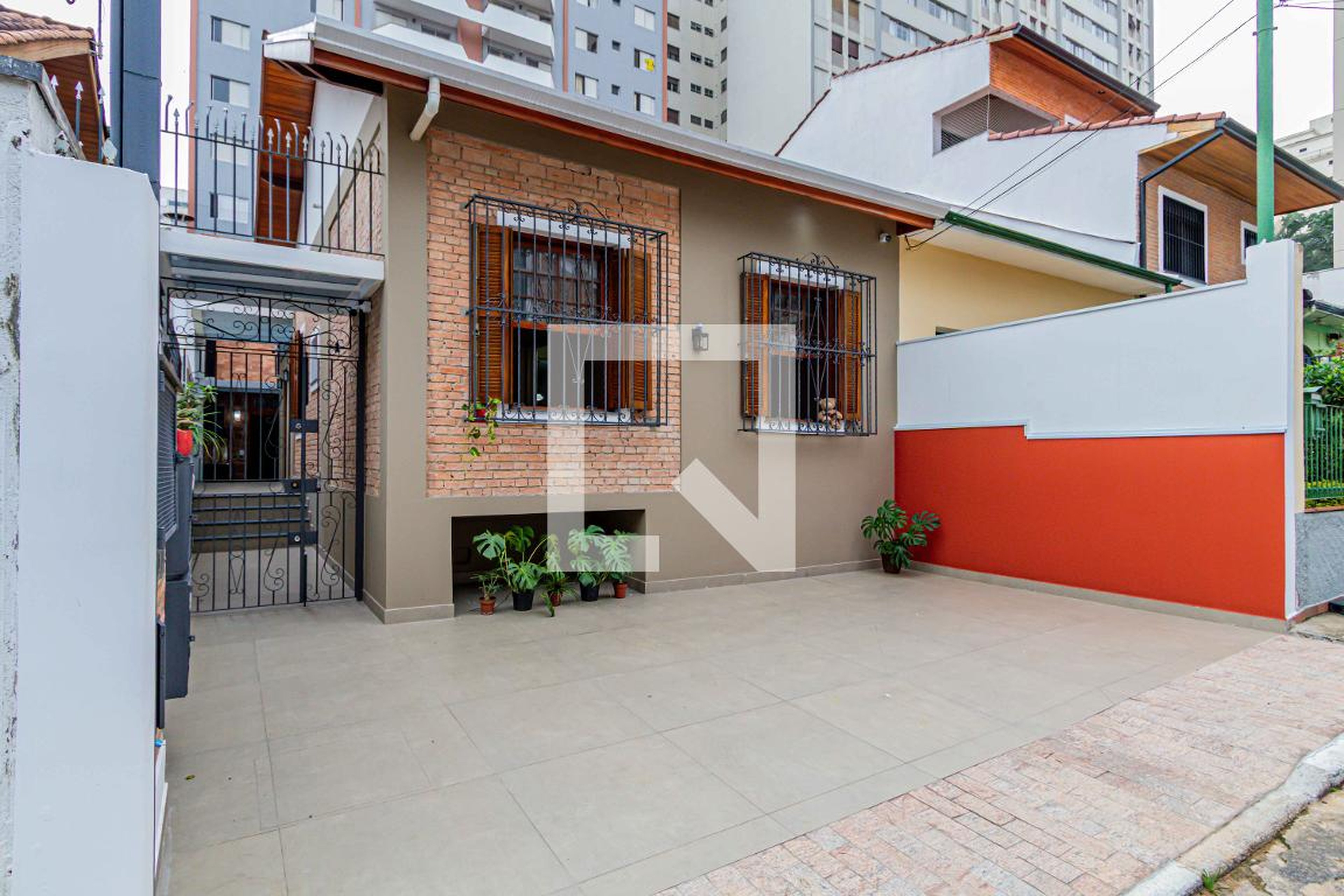 Fachada Condomínio em Rua Ministro Ferreira Alves, 231
