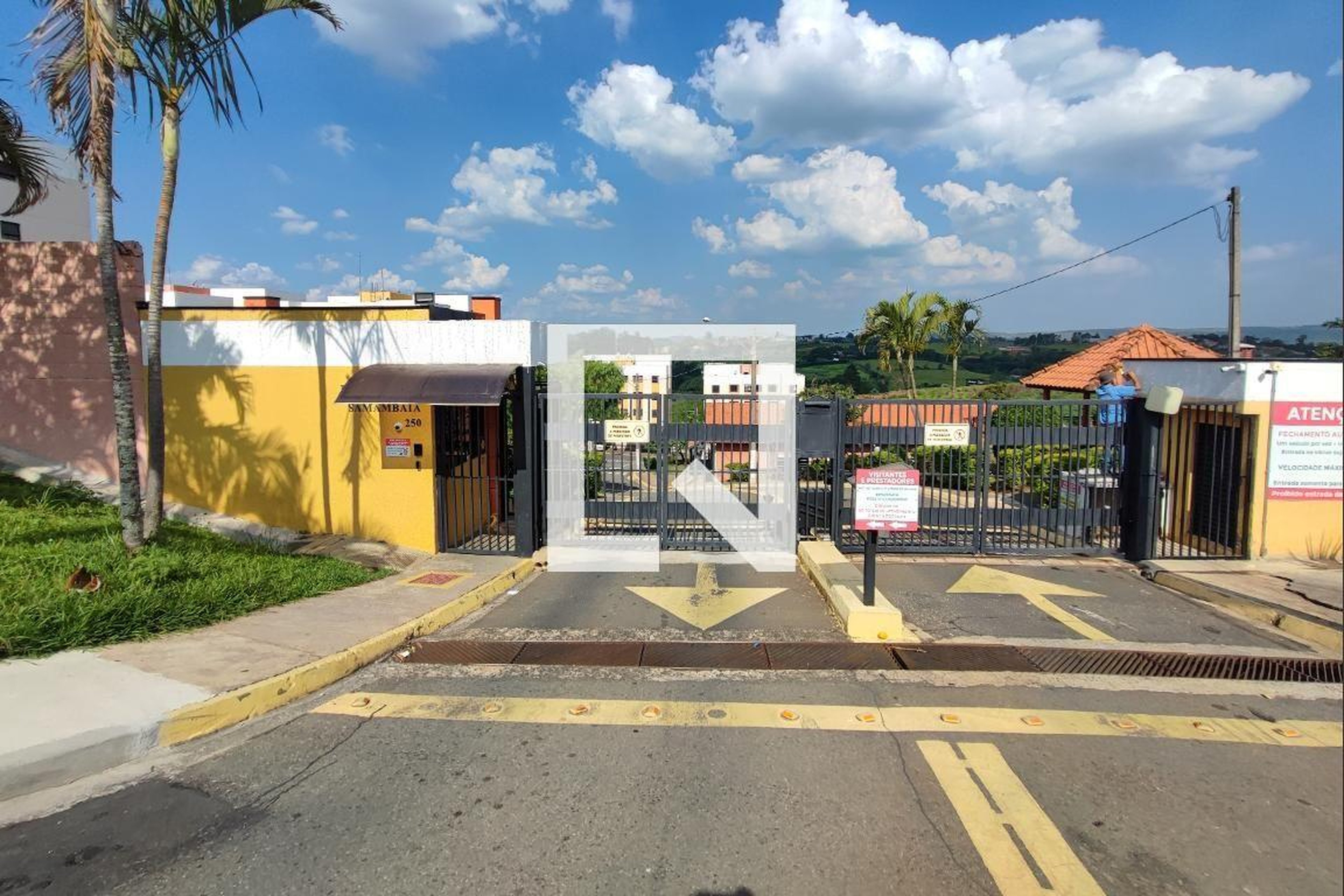 Fachada do Condomínio Condomínio Samambaia