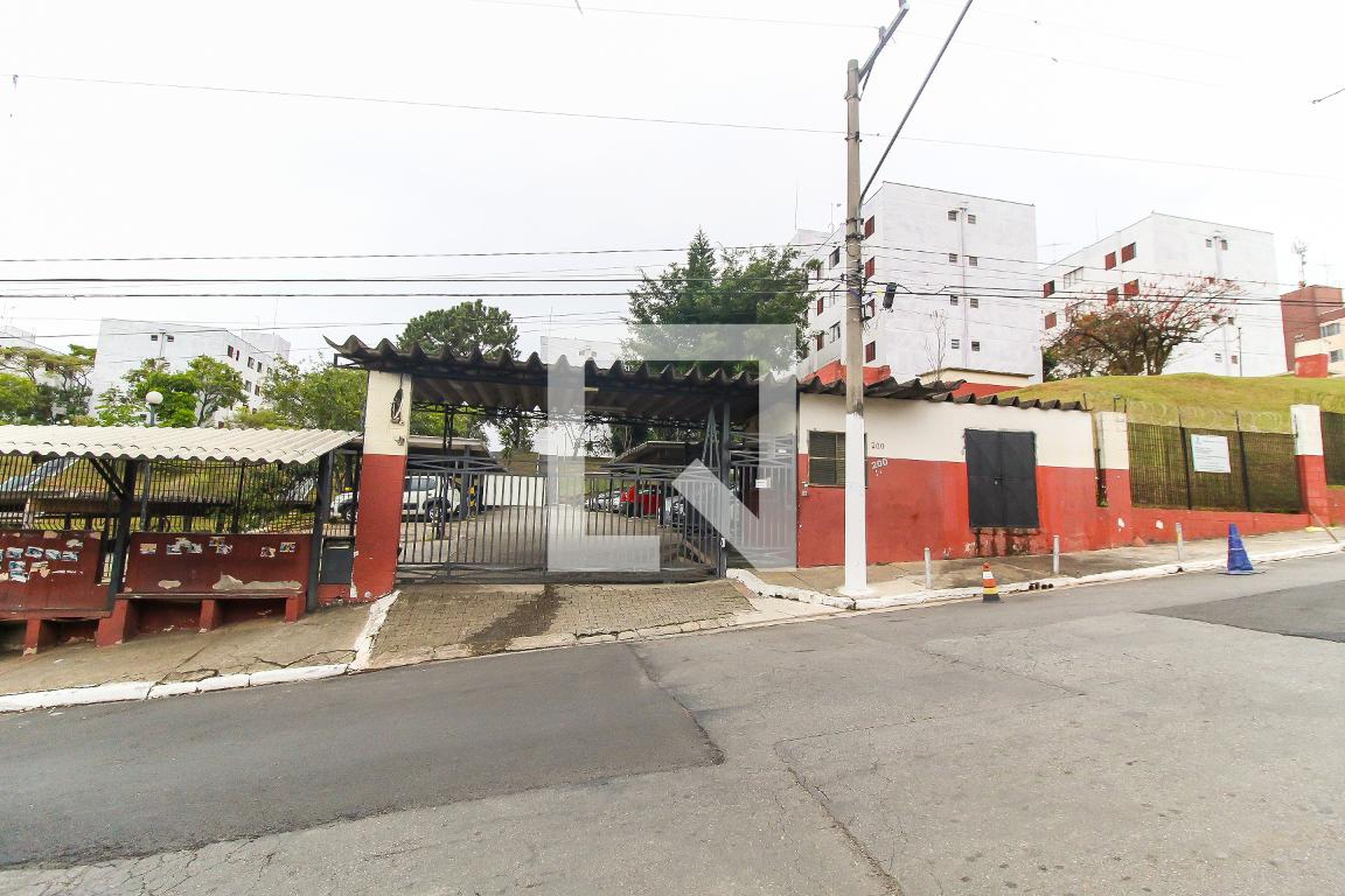 Fachada Condomínio Conjunto Araucárias II-B