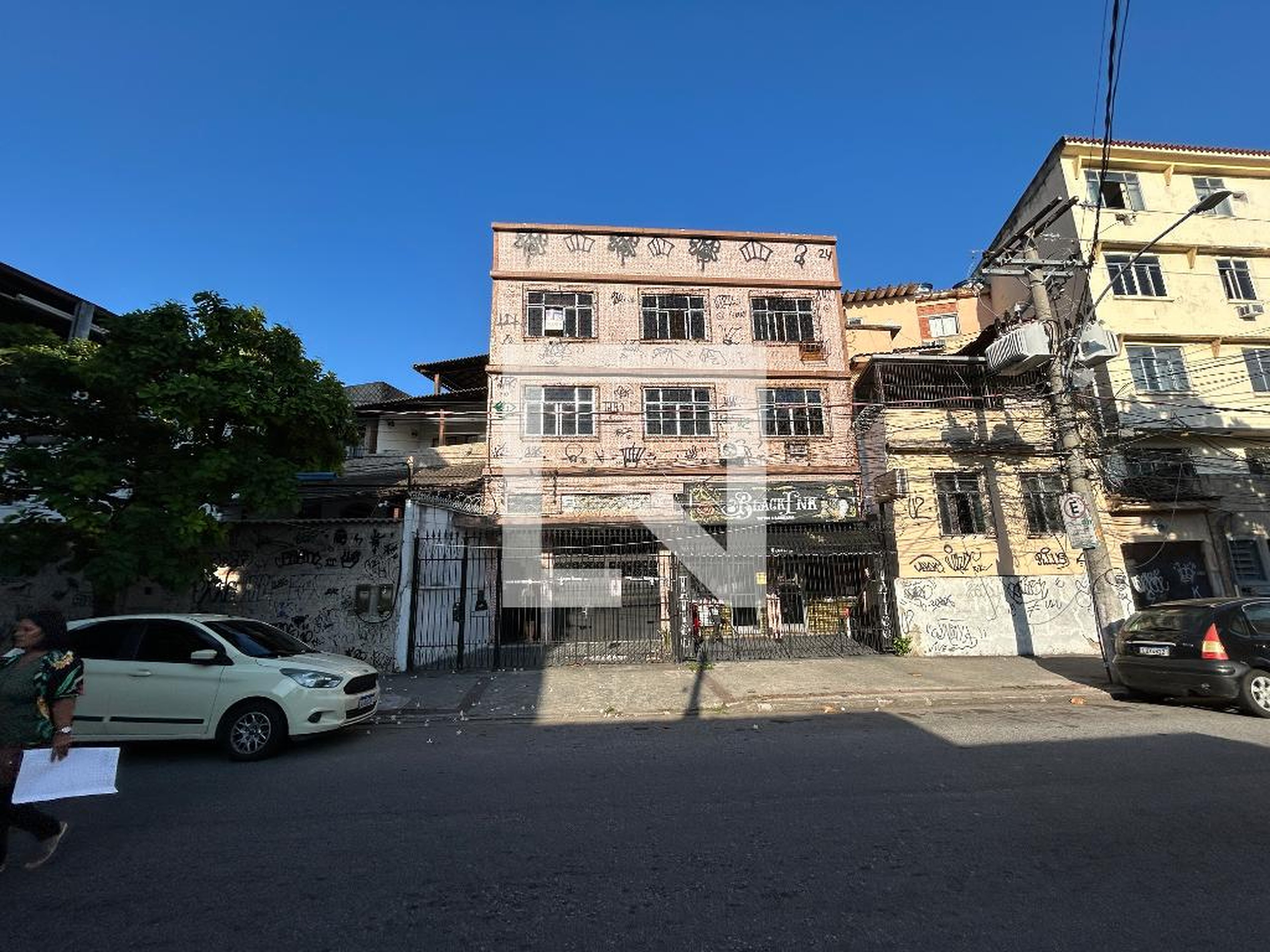 Fachada Condomínio em Rua Sidônio Paes, 118