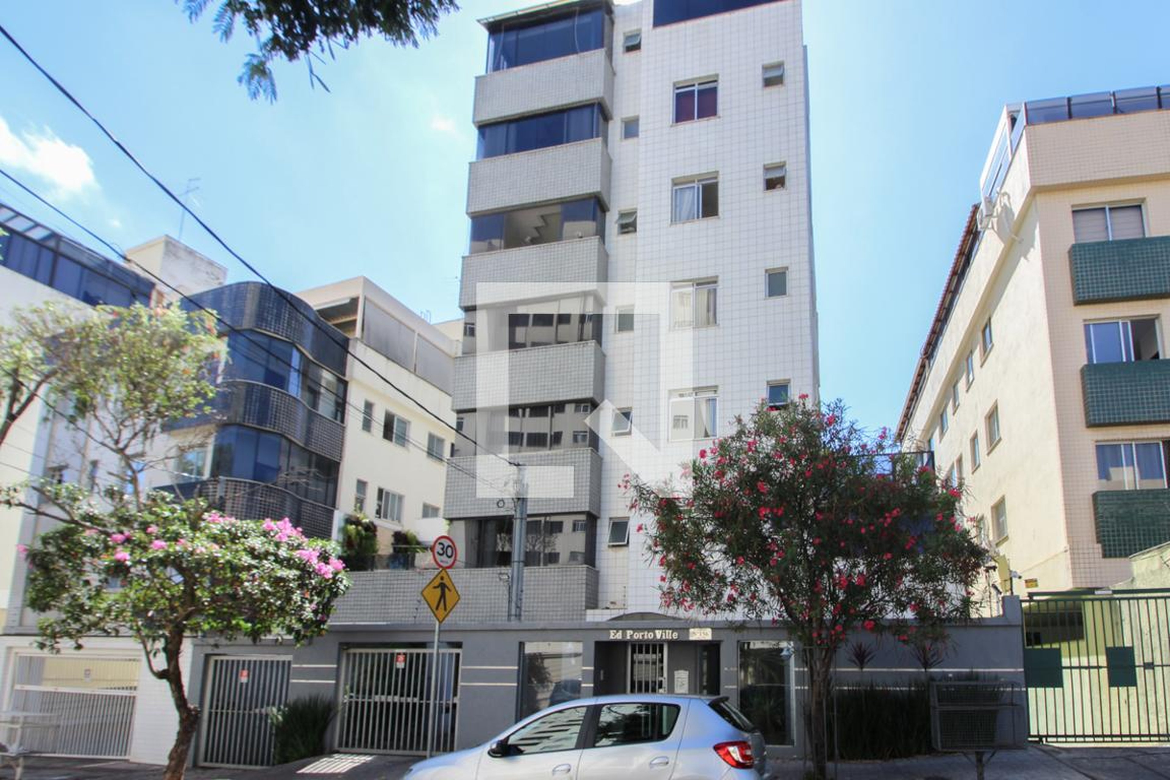 Fachada Condomínio em Rua Desembargador José Burnier, 156
