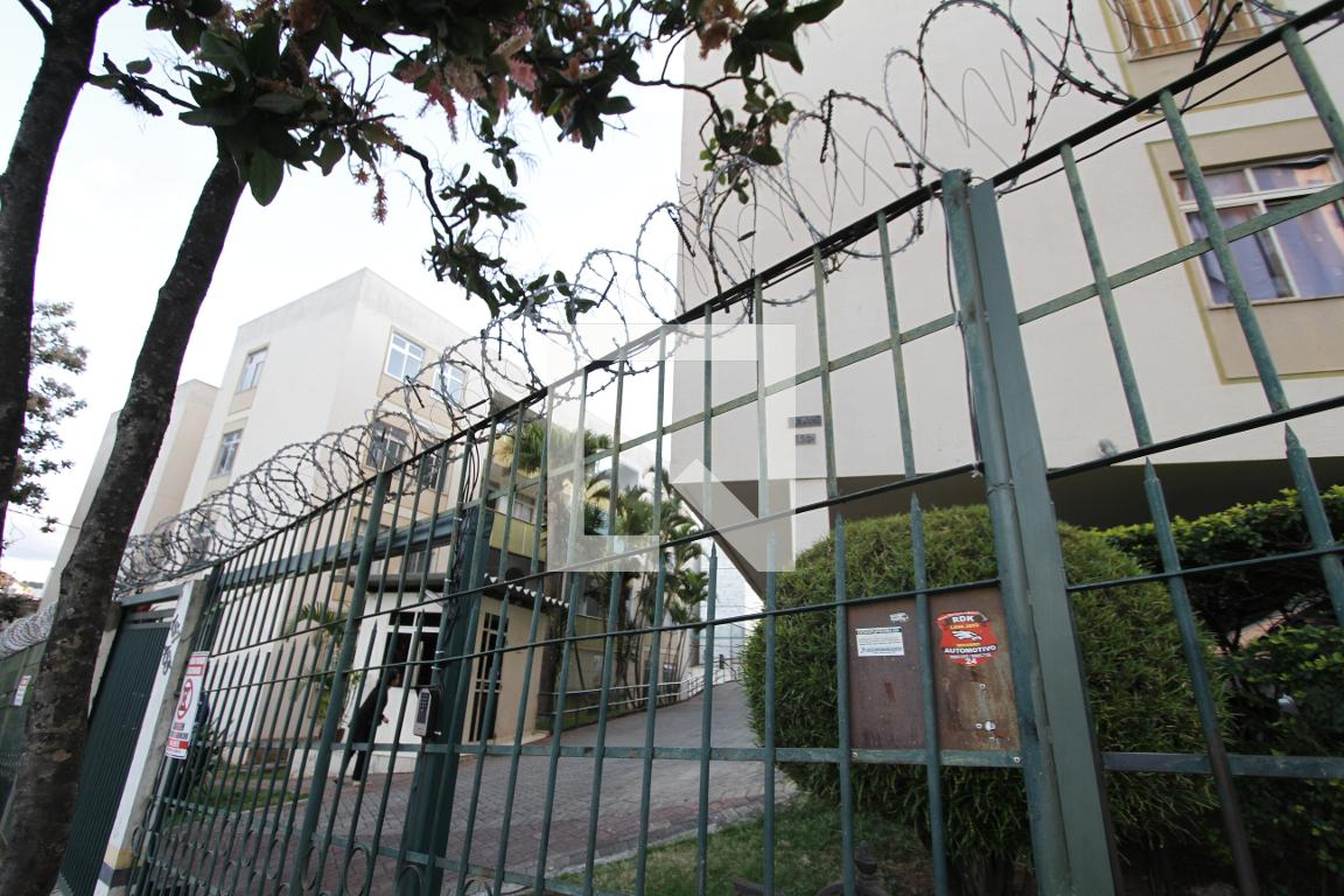 Fachada Condomínio em Rua Paulo Piedade Campos, 455