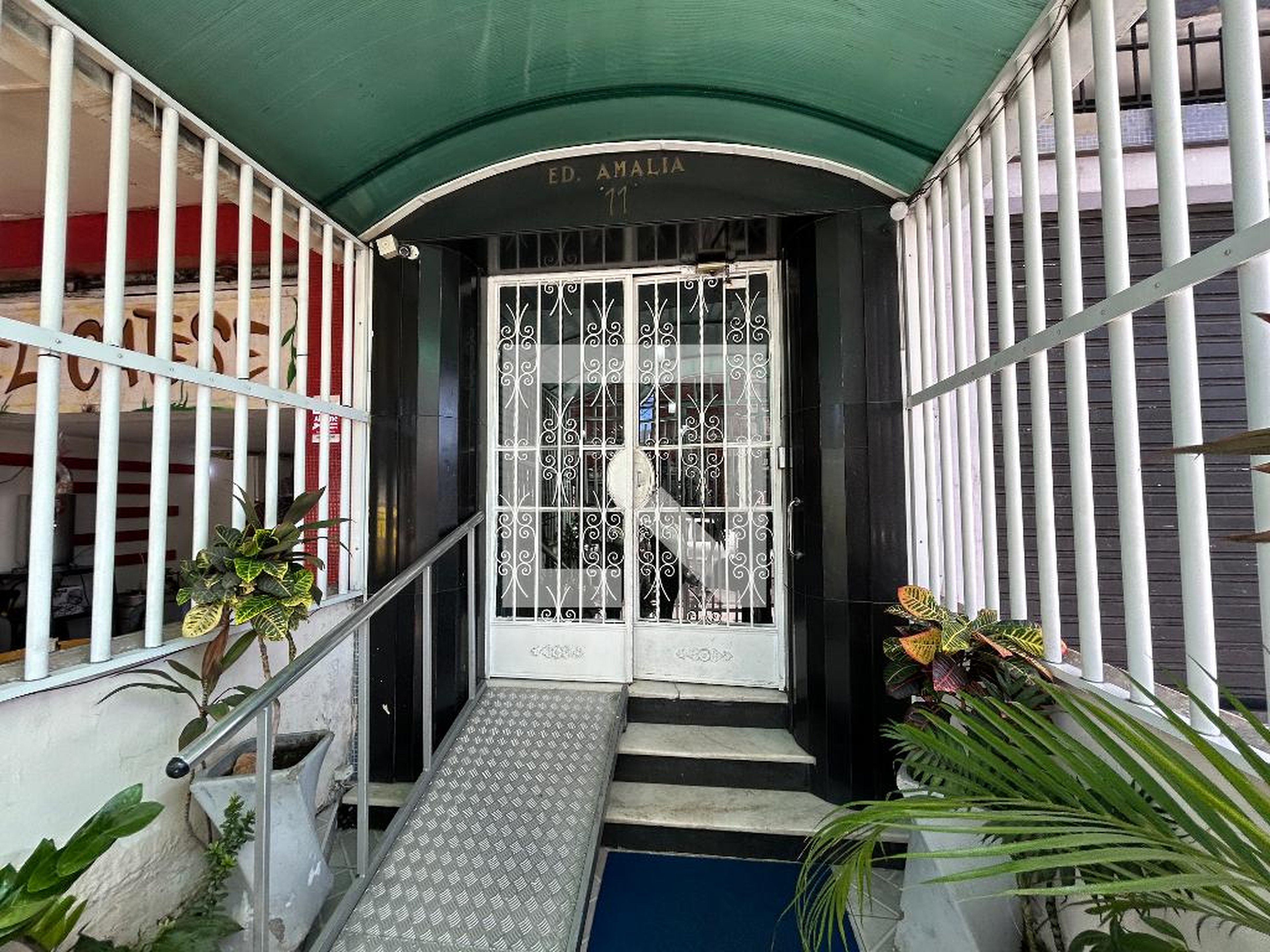 Fachada Condomínio em Rua Amália, 11