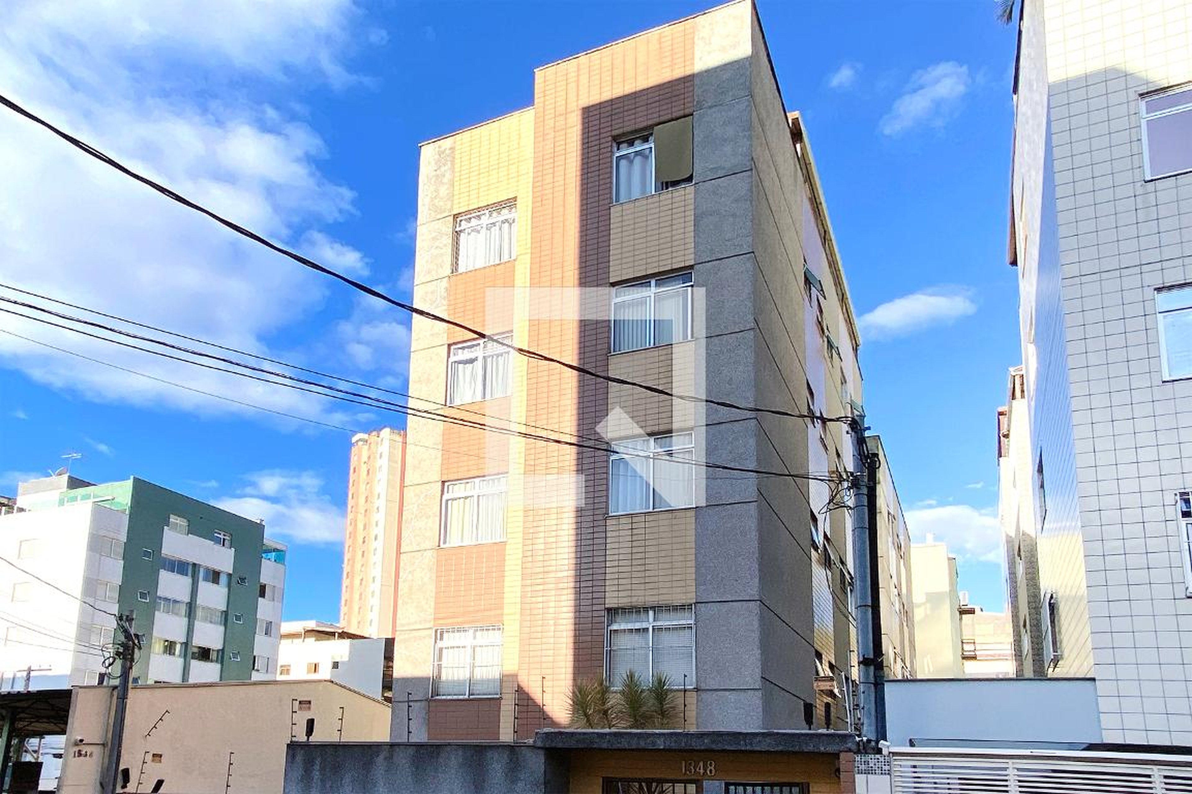 Fachada Condomínio em Rua João Gualberto Filho, 1348