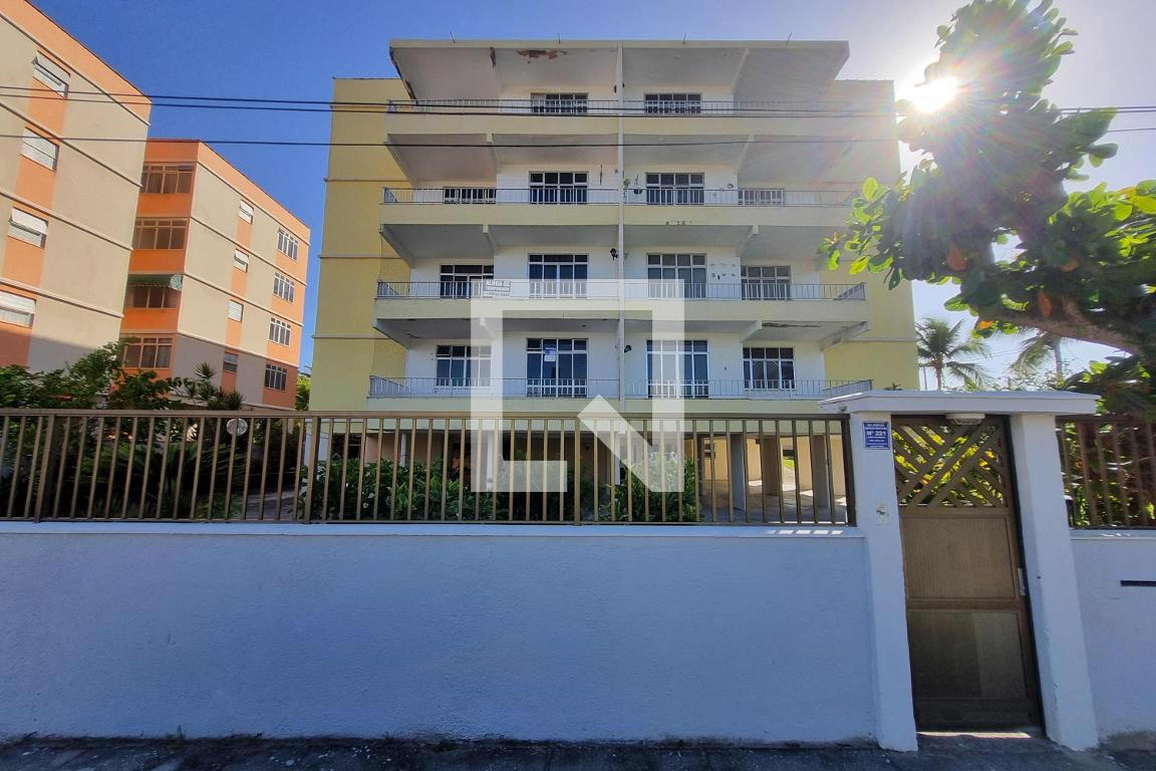 Fachada Condomínio em Rua Um, 221