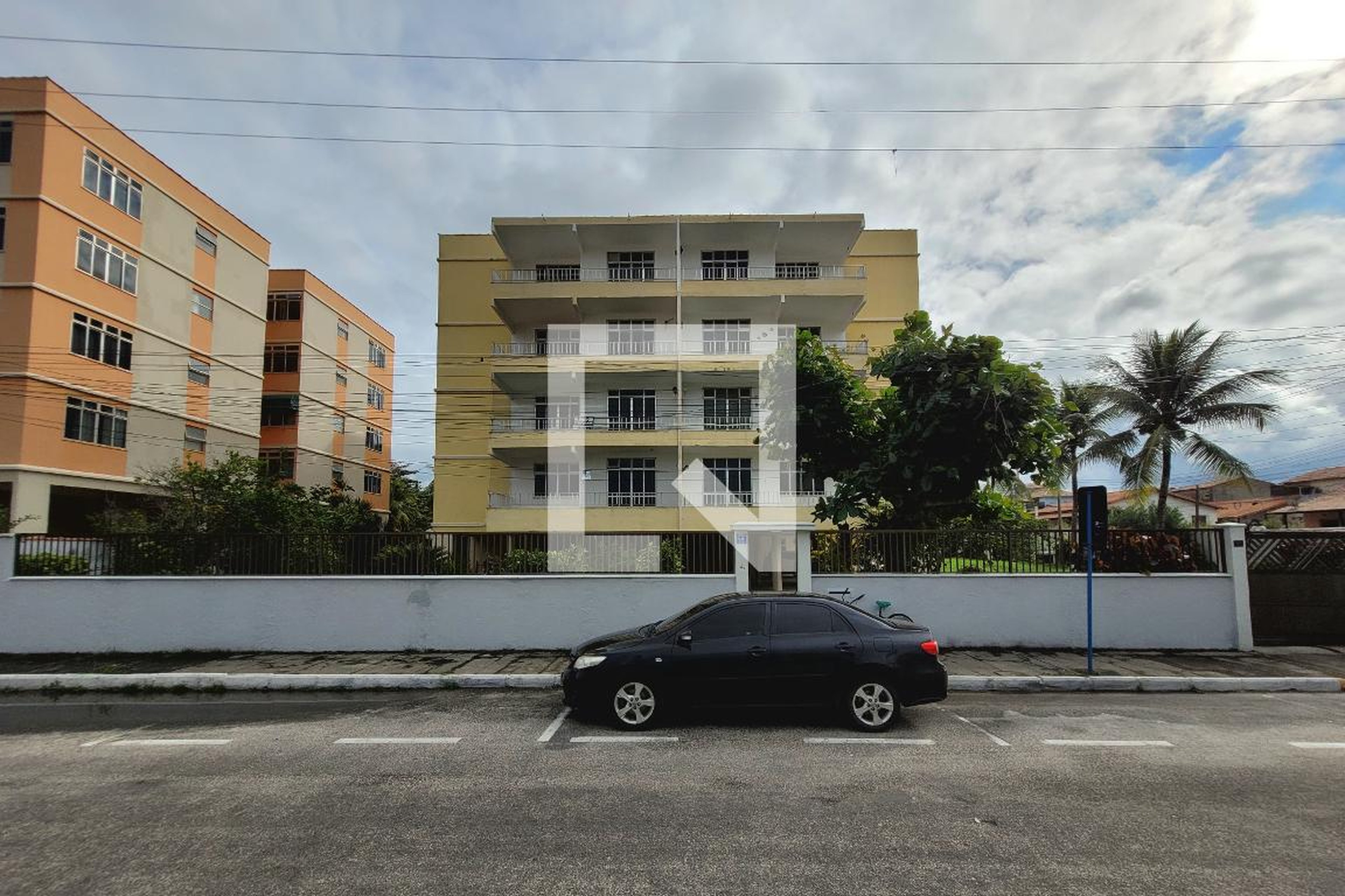 Fachada Condomínio em Rua Um, 221